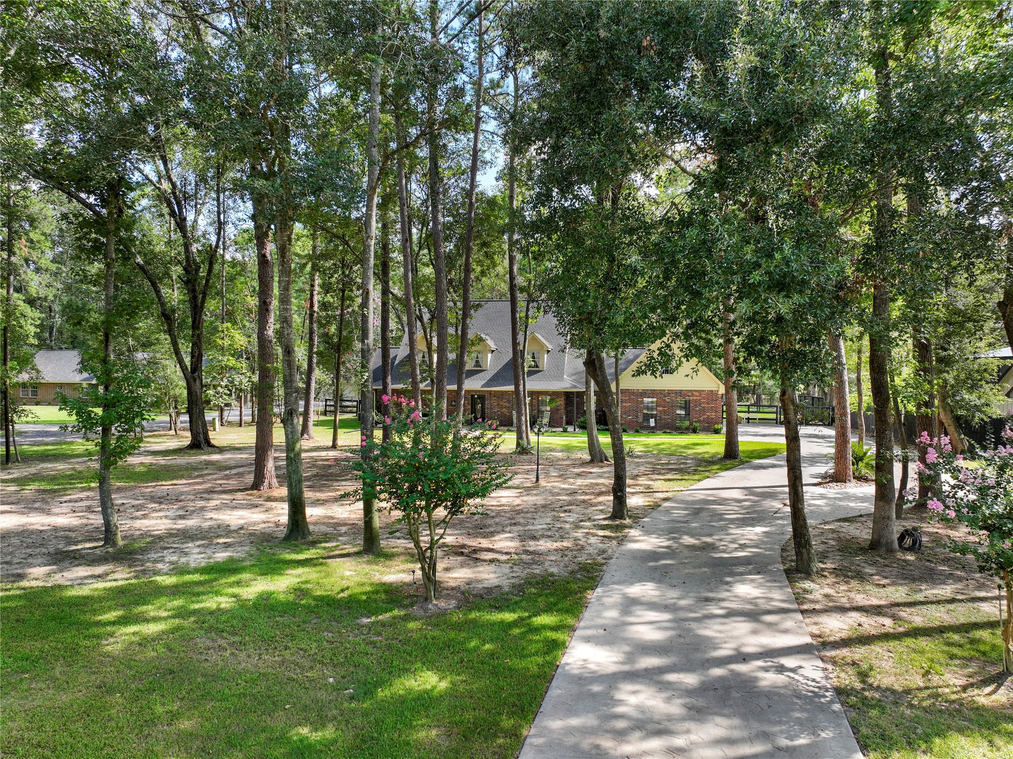 415 Lago Trace Drive Property Photo 3