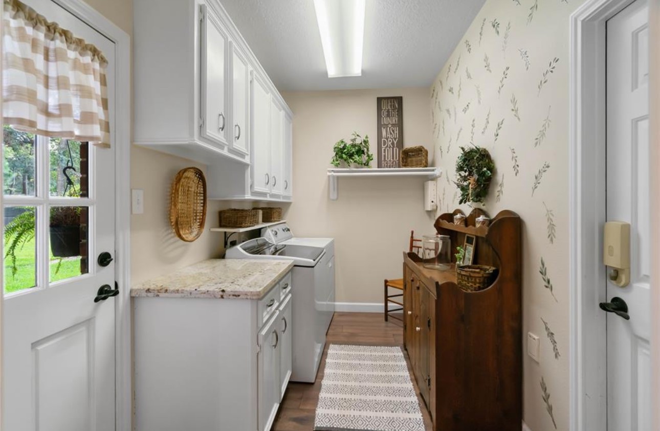 415 Lago Trace Drive Property Photo 13