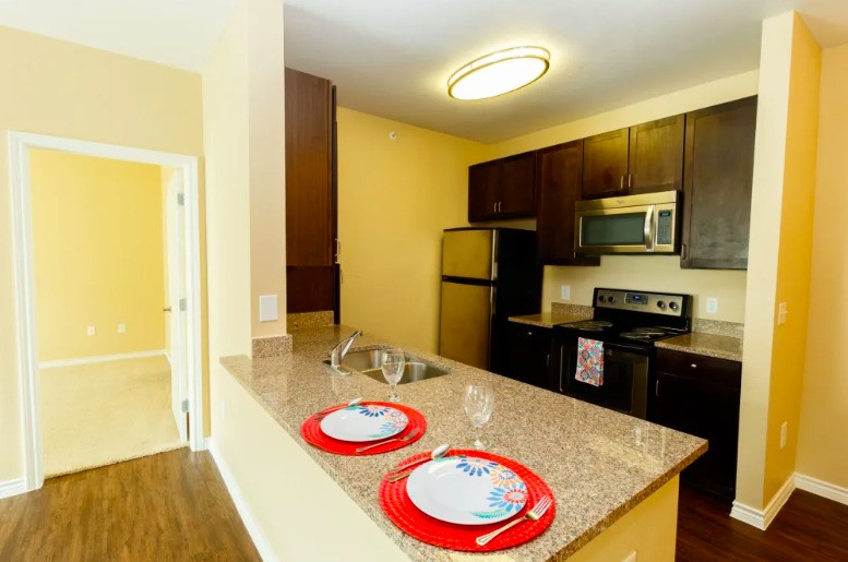 8275 Stonebrook Pkwy Property Photo 8