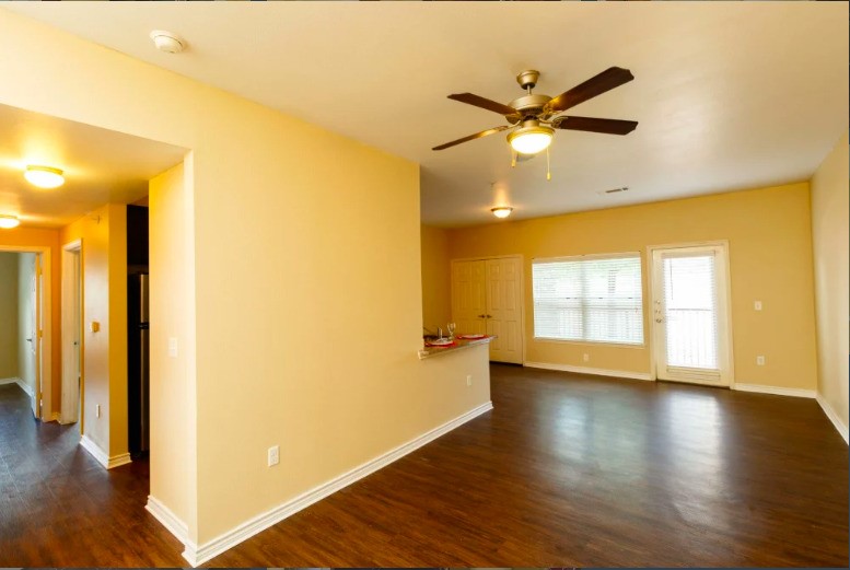 8275 Stonebrook Pkwy Property Photo 12