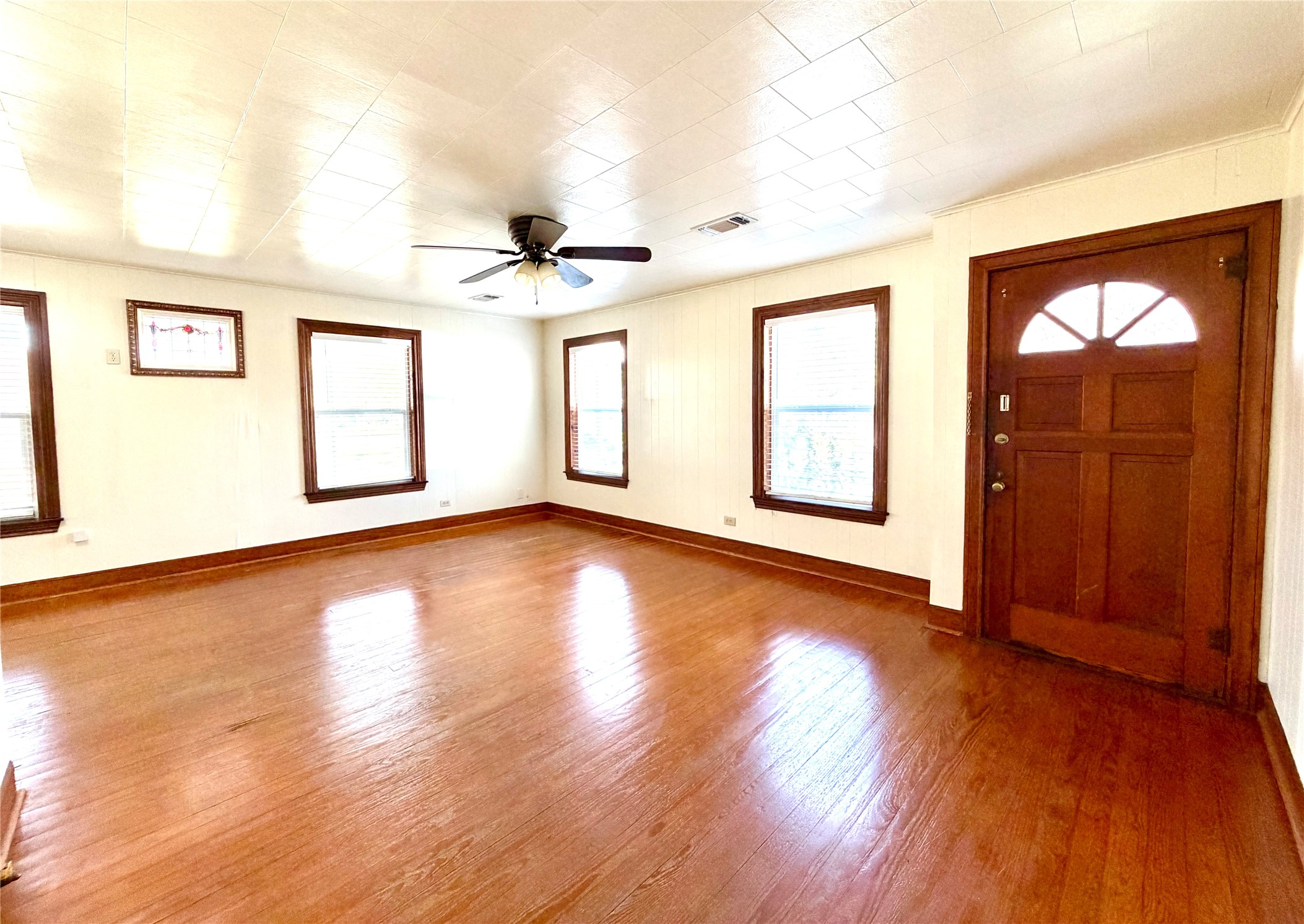 1104 Marie Street Property Photo 3