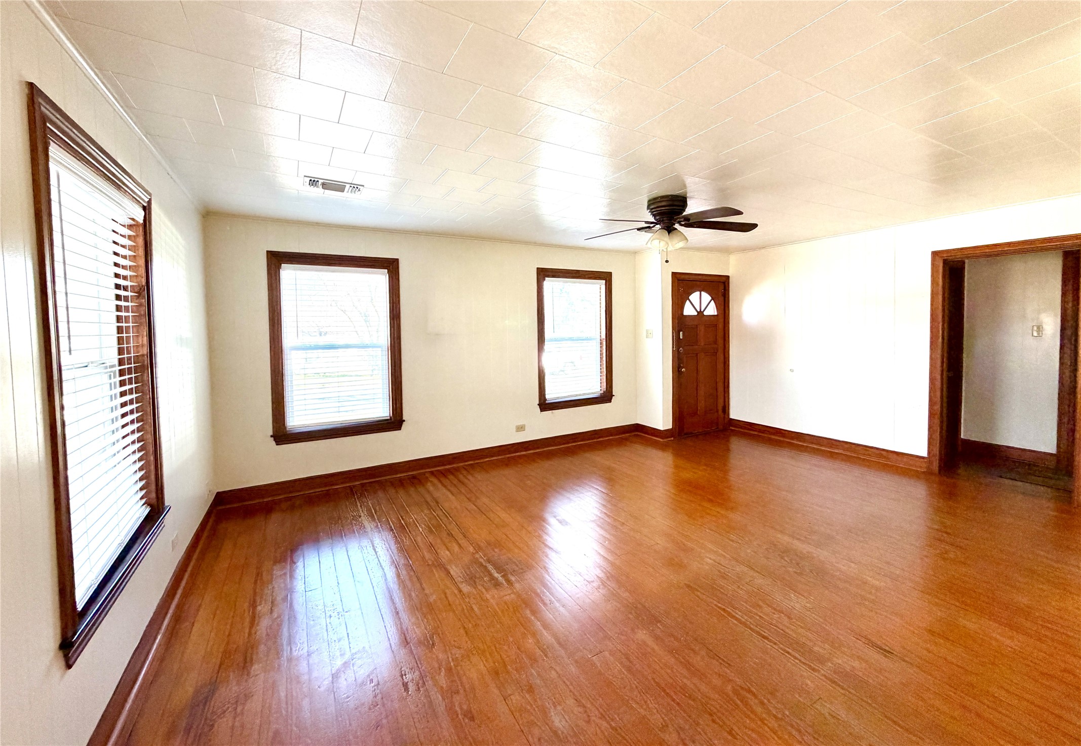 1104 Marie Street Property Photo 4