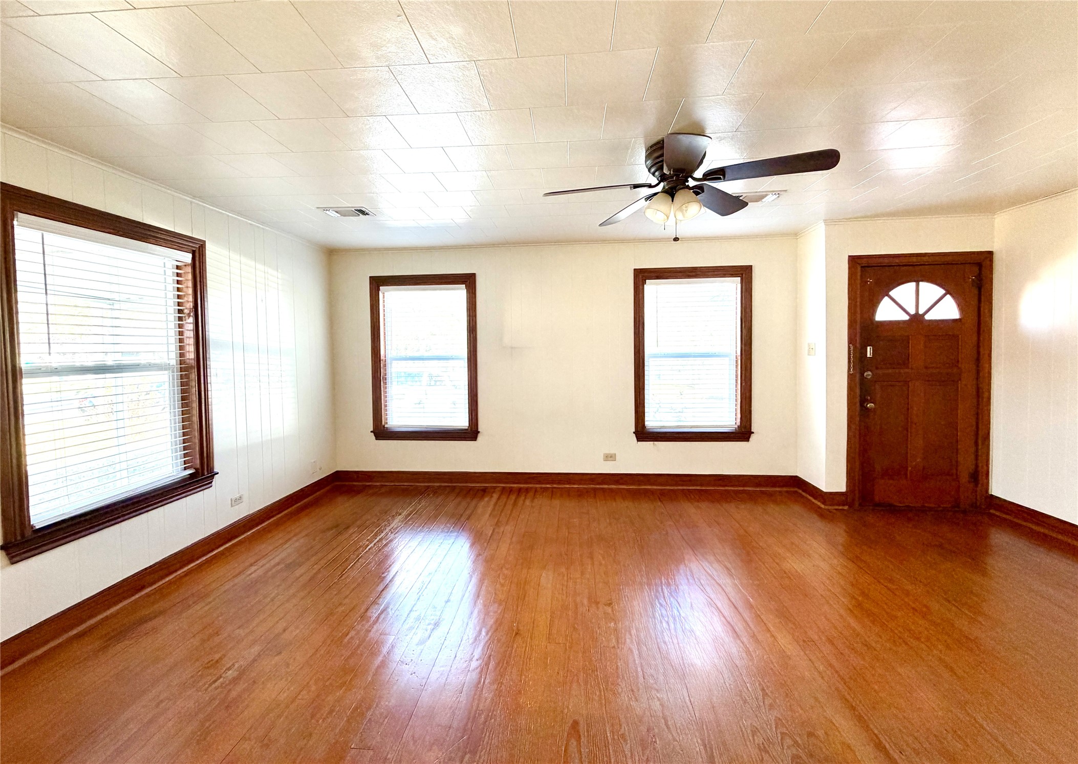 1104 Marie Street Property Photo 6