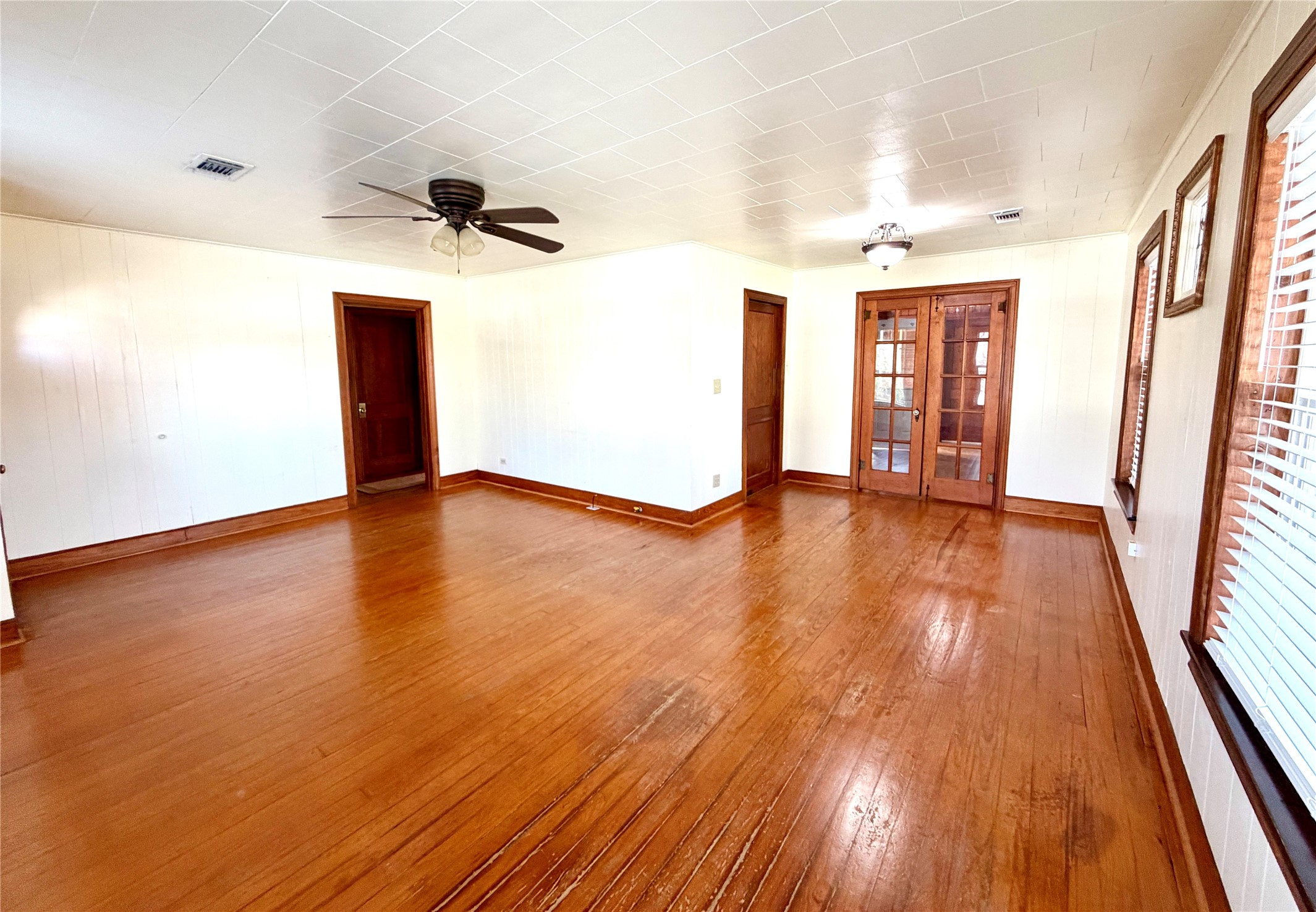 1104 Marie Street Property Photo 9