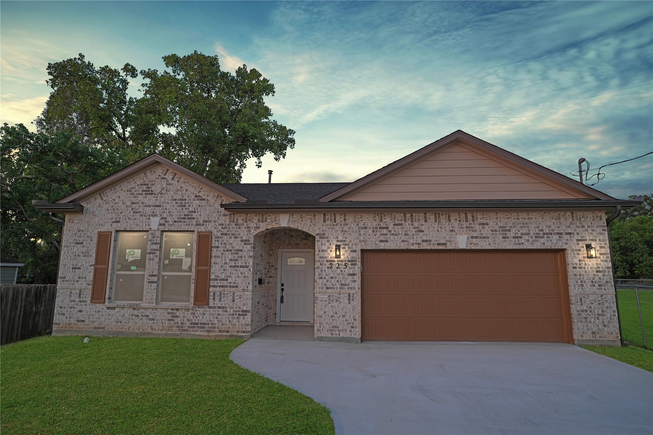 725 Avenue A Property Photo 1