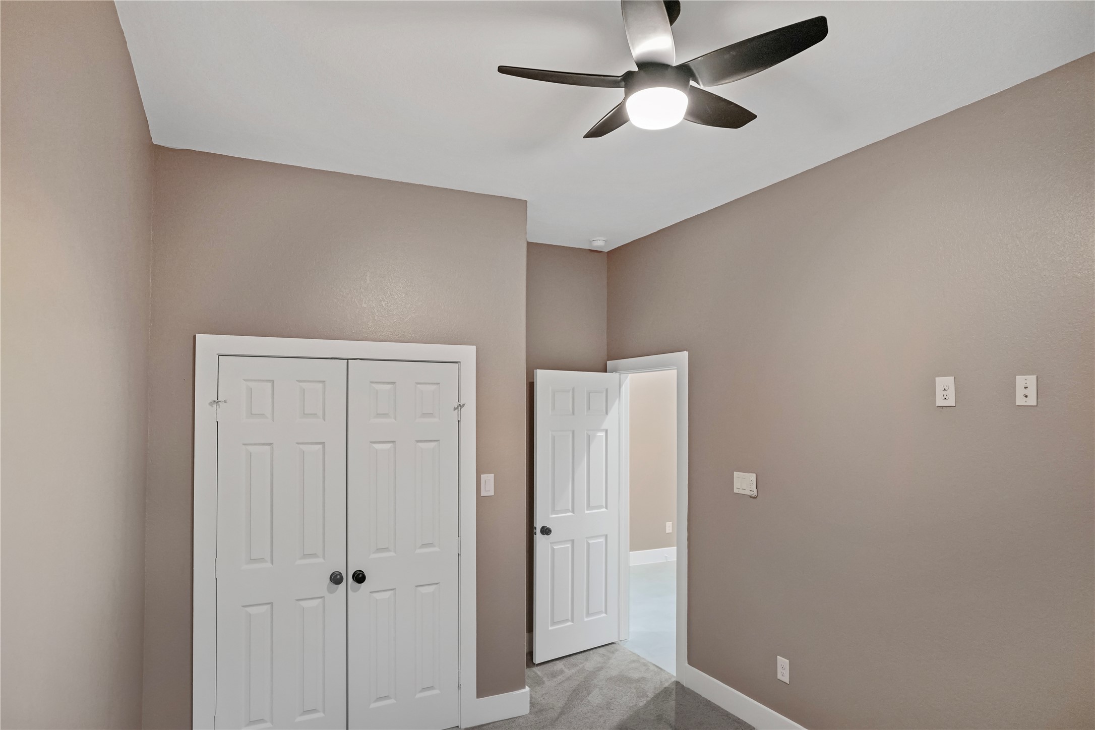 725 Avenue A Property Photo 9