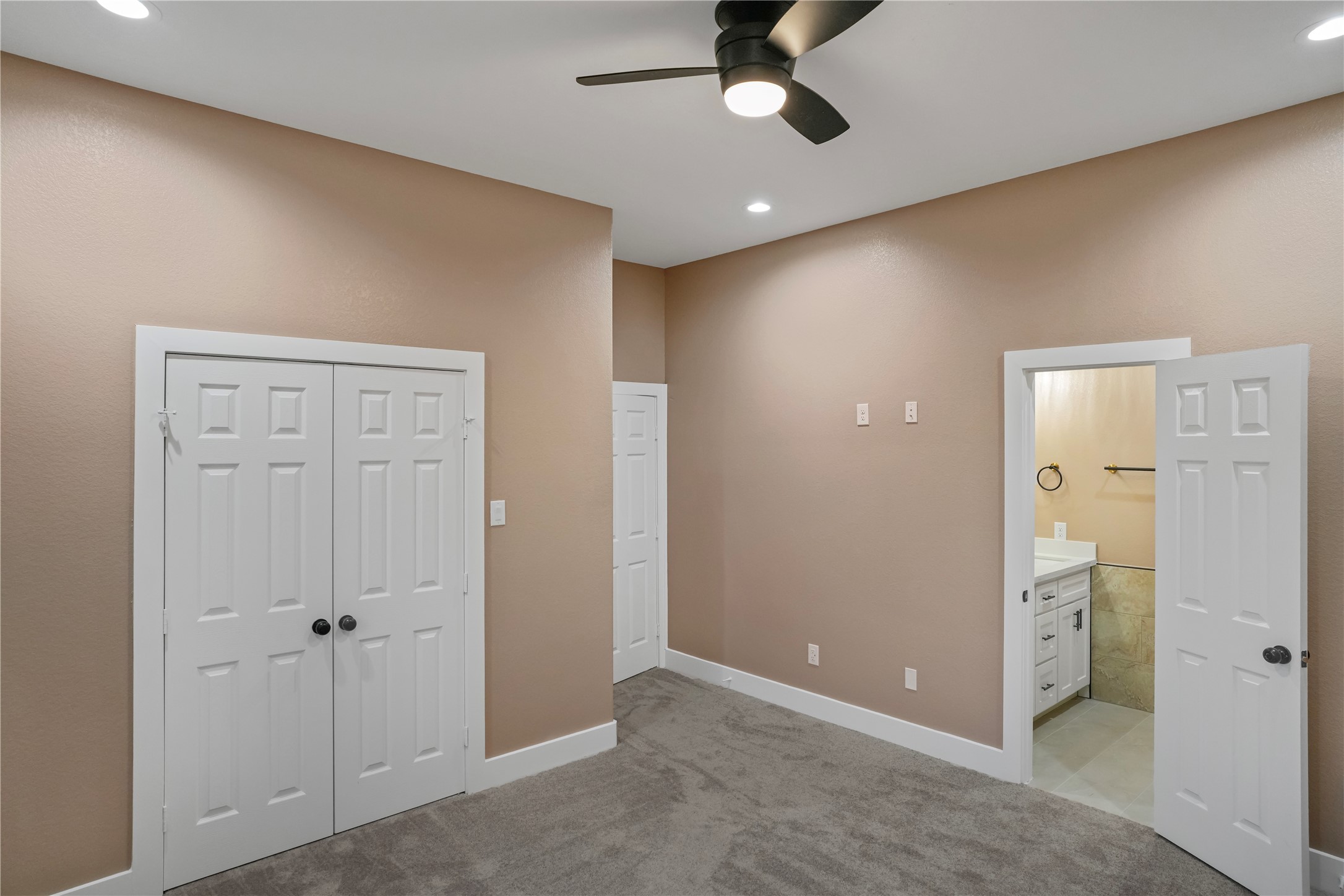725 Avenue A Property Photo 11