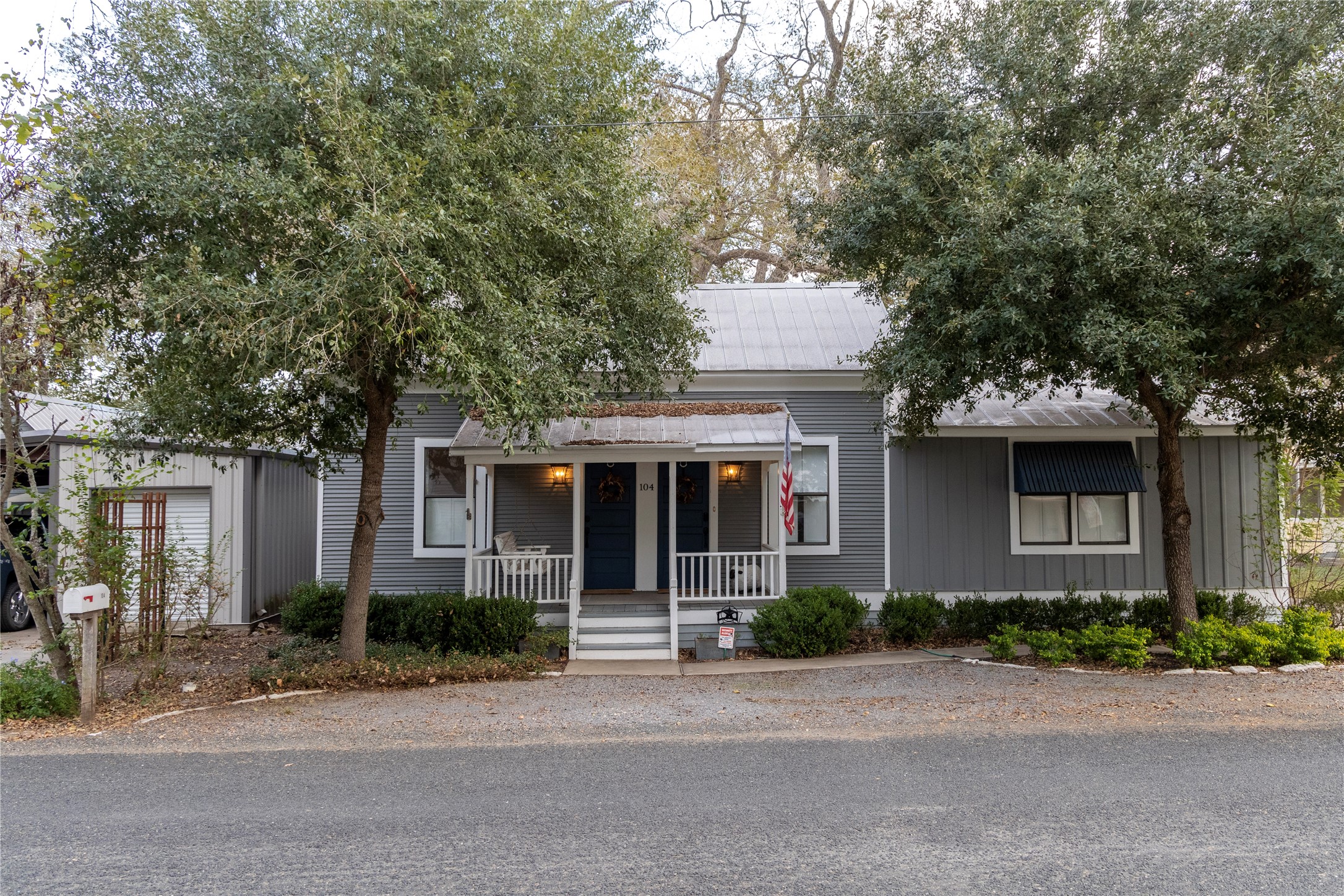104 W Bell Street Property Photo 1