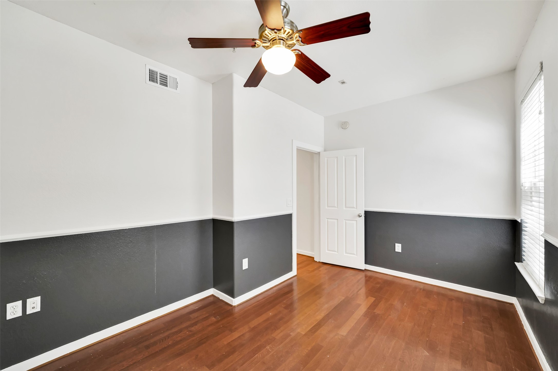 2216 Chenevert Street 6 Property Photo 15