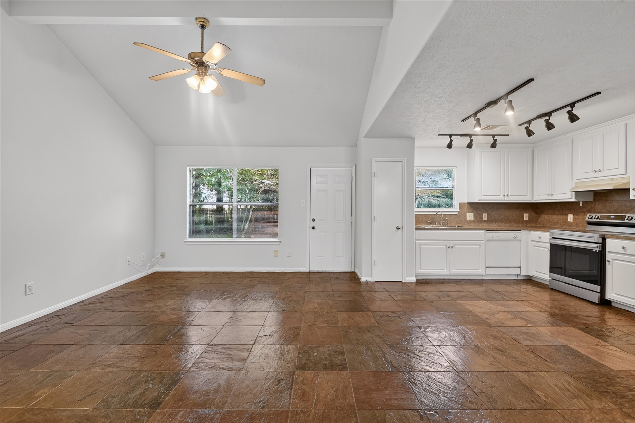 16371 Full Moon Court Property Photo 4