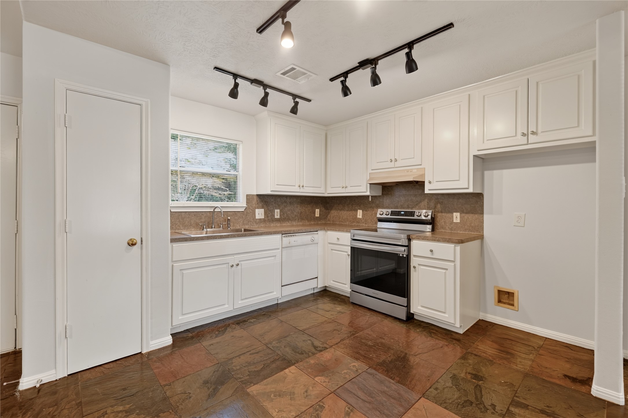16371 Full Moon Court Property Photo 7