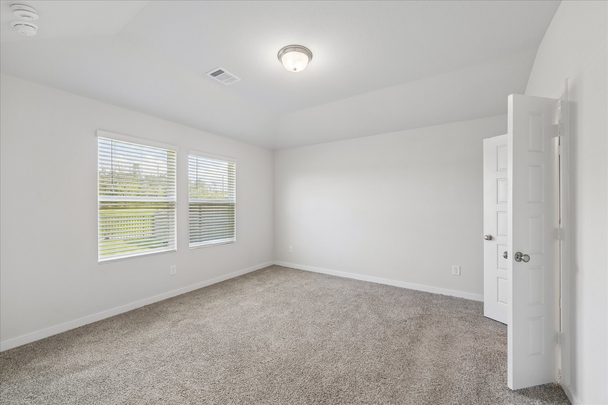 2826 Trinity Cove Drive Property Photo 4