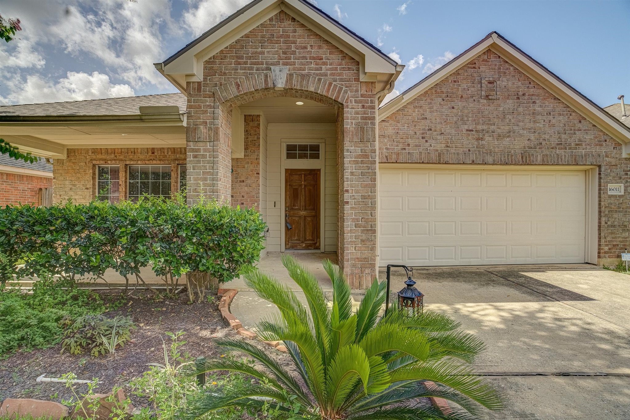 16011 Belleshire Glen Lane Property Photo 1