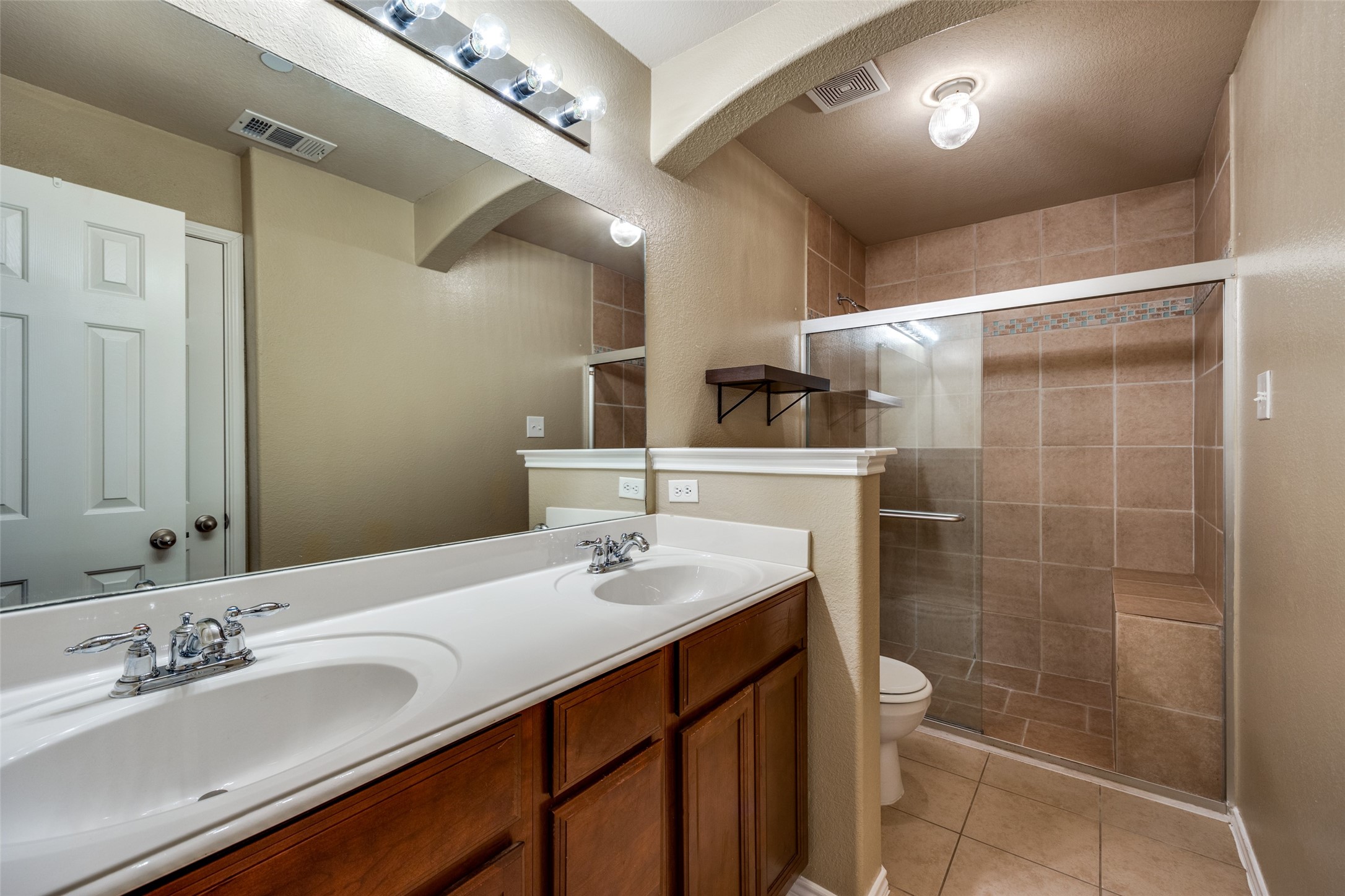 1123 Sophia Street Property Photo 8