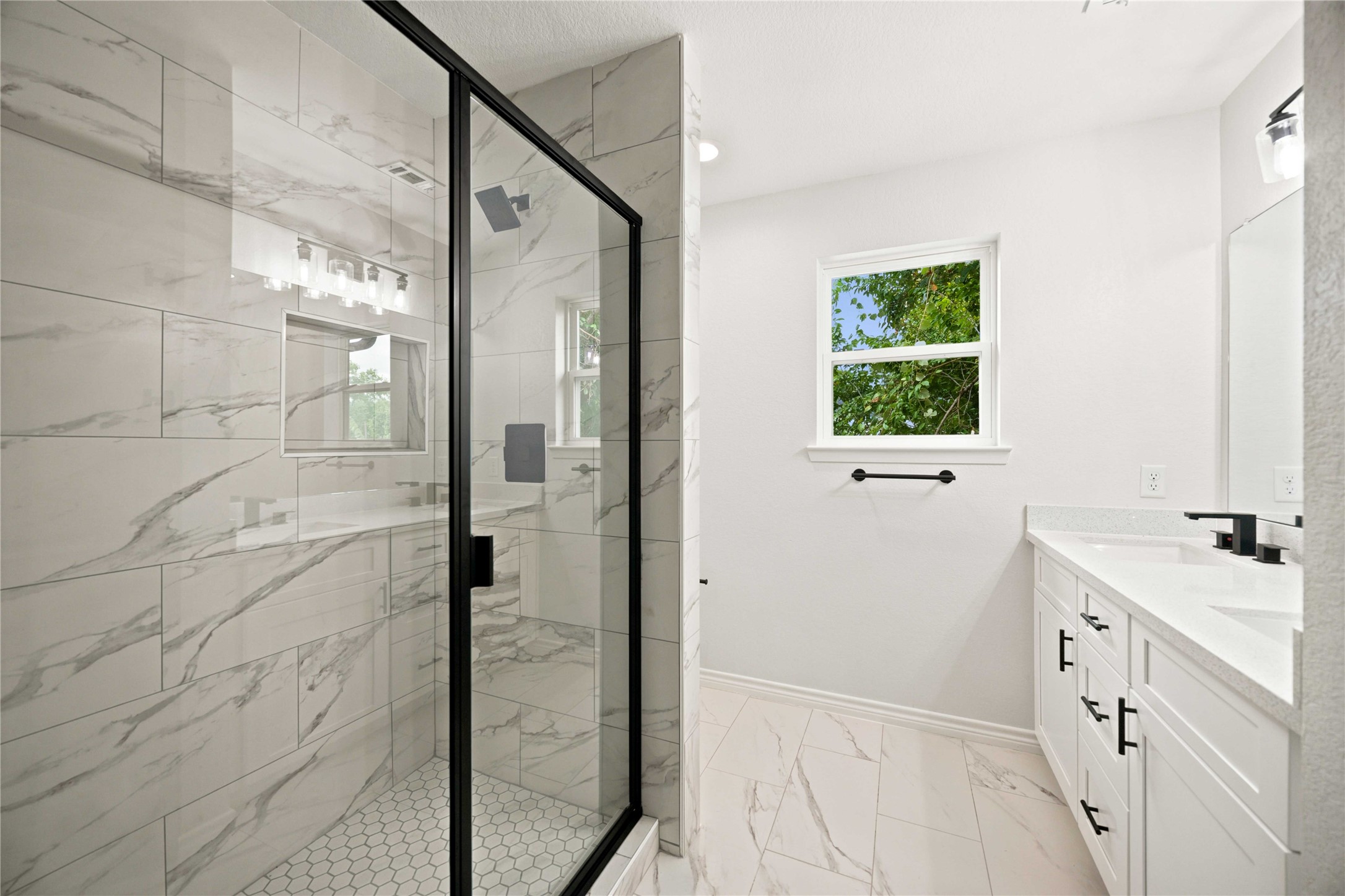 2024 Hampton Street B Property Photo 13
