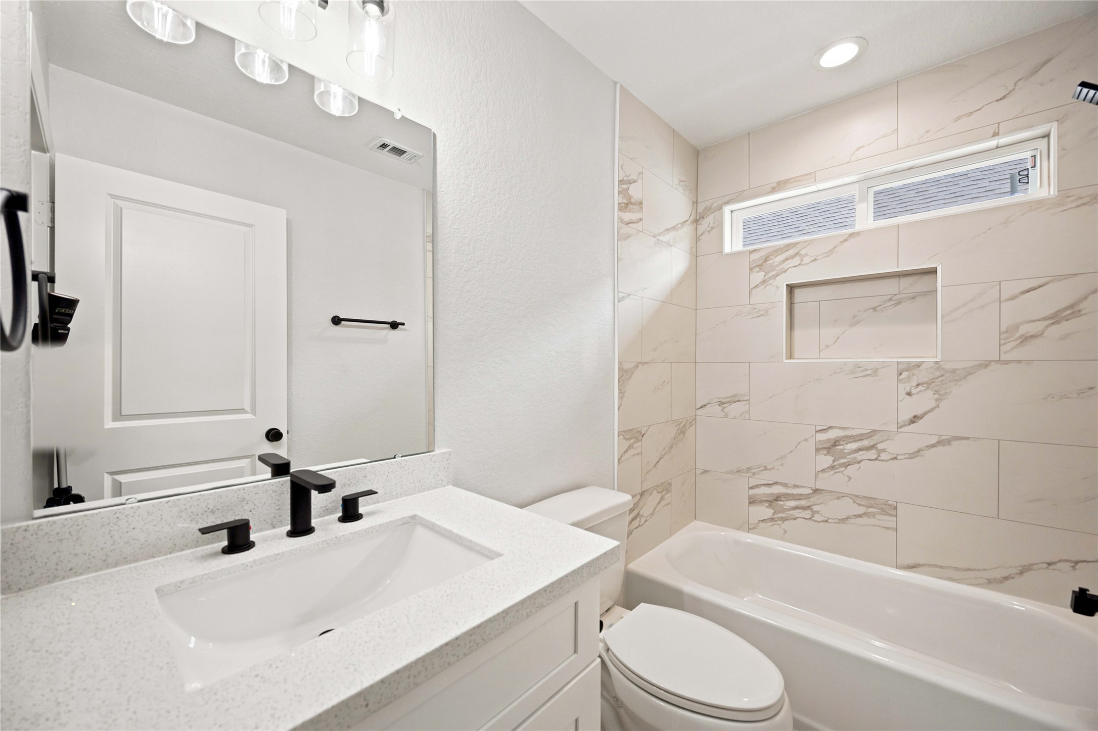 2024 Hampton Street B Property Photo 15
