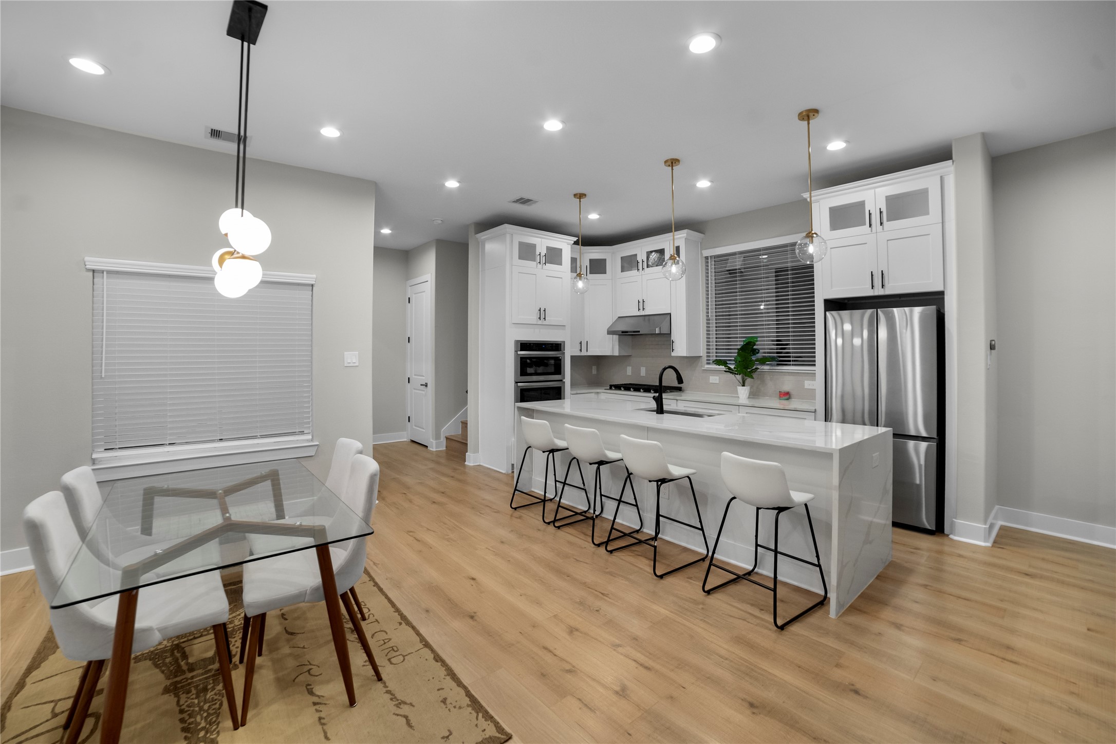 410 E 41st Street Property Photo 4