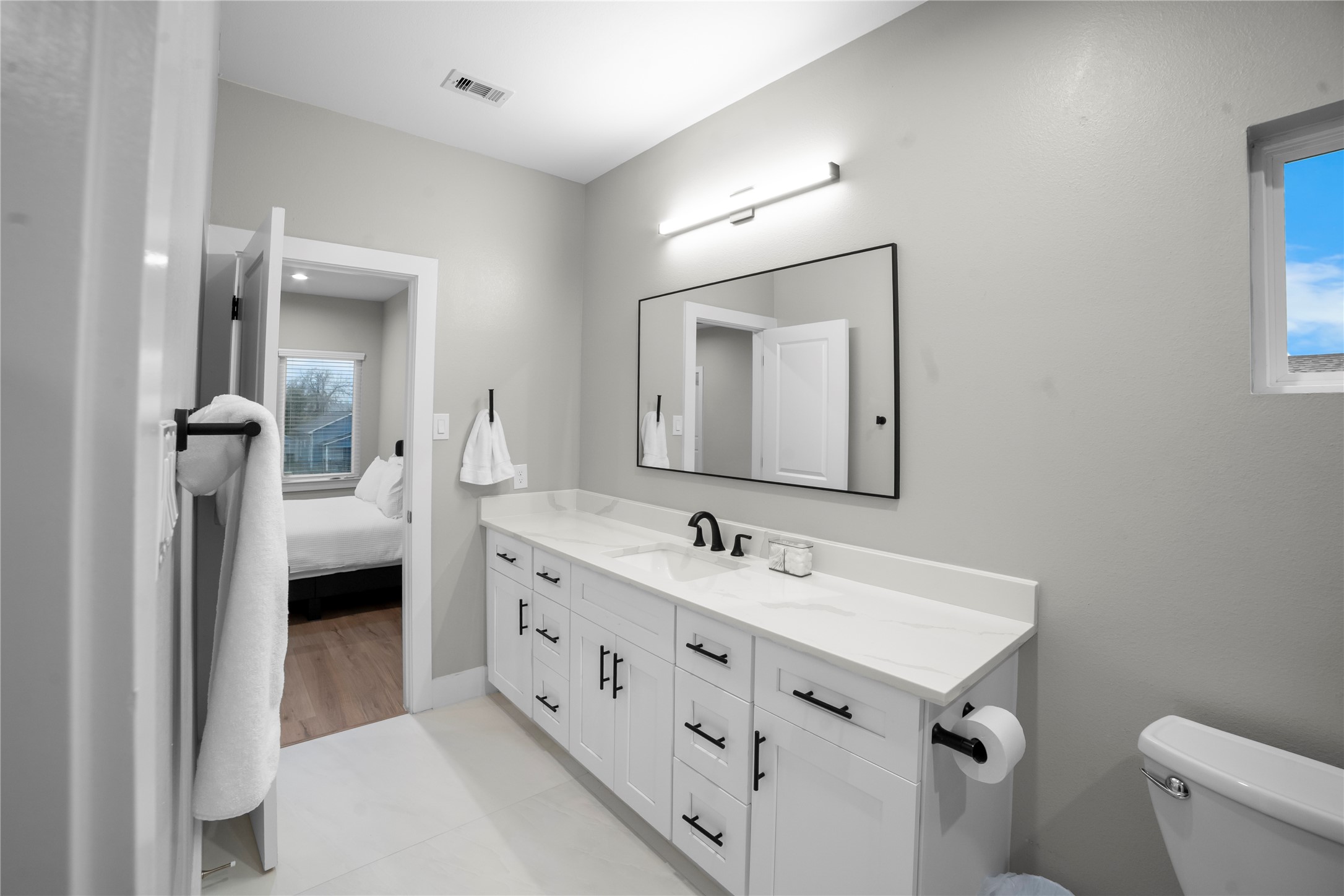 410 E 41st Street Property Photo 18