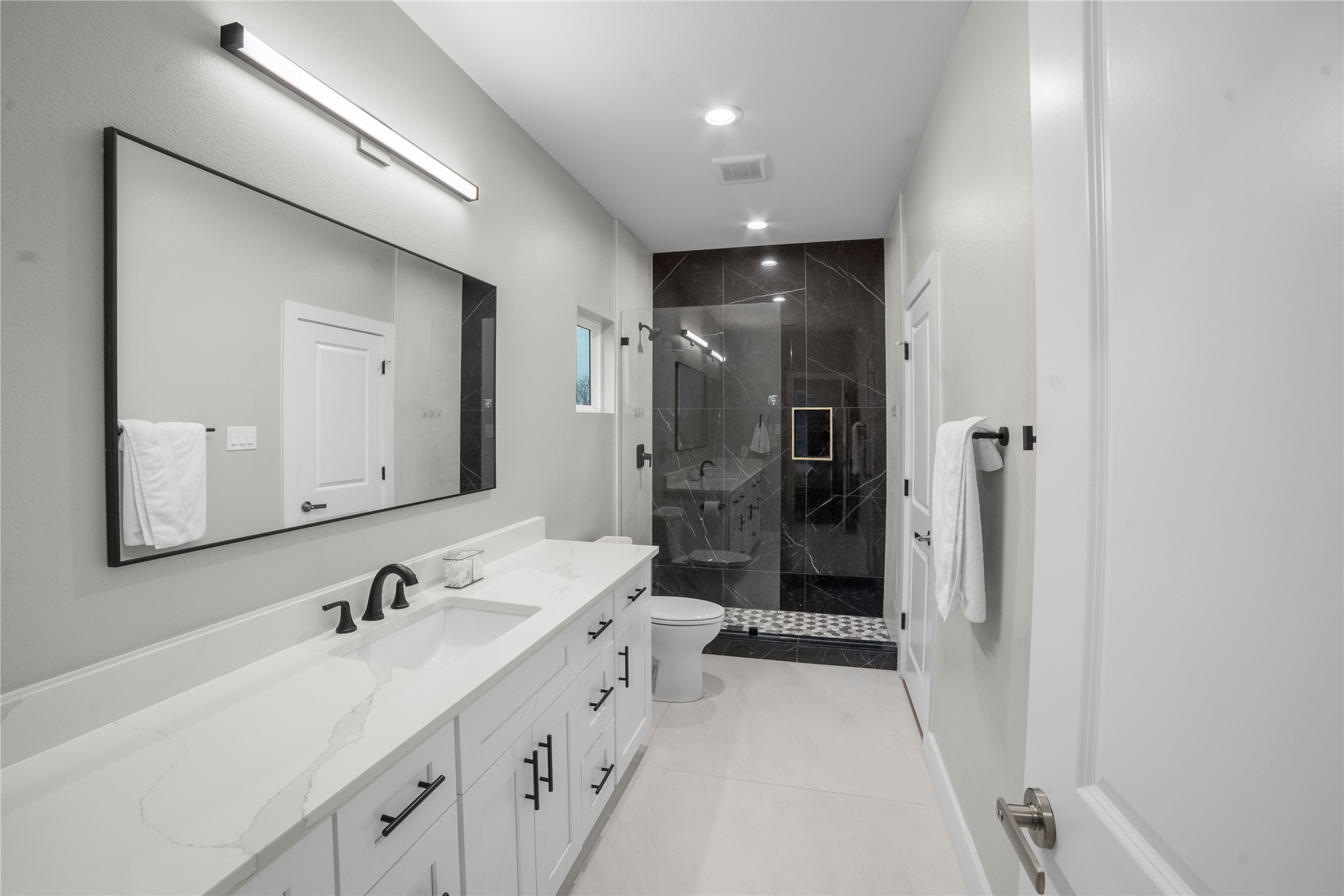 410 E 41st Street Property Photo 19