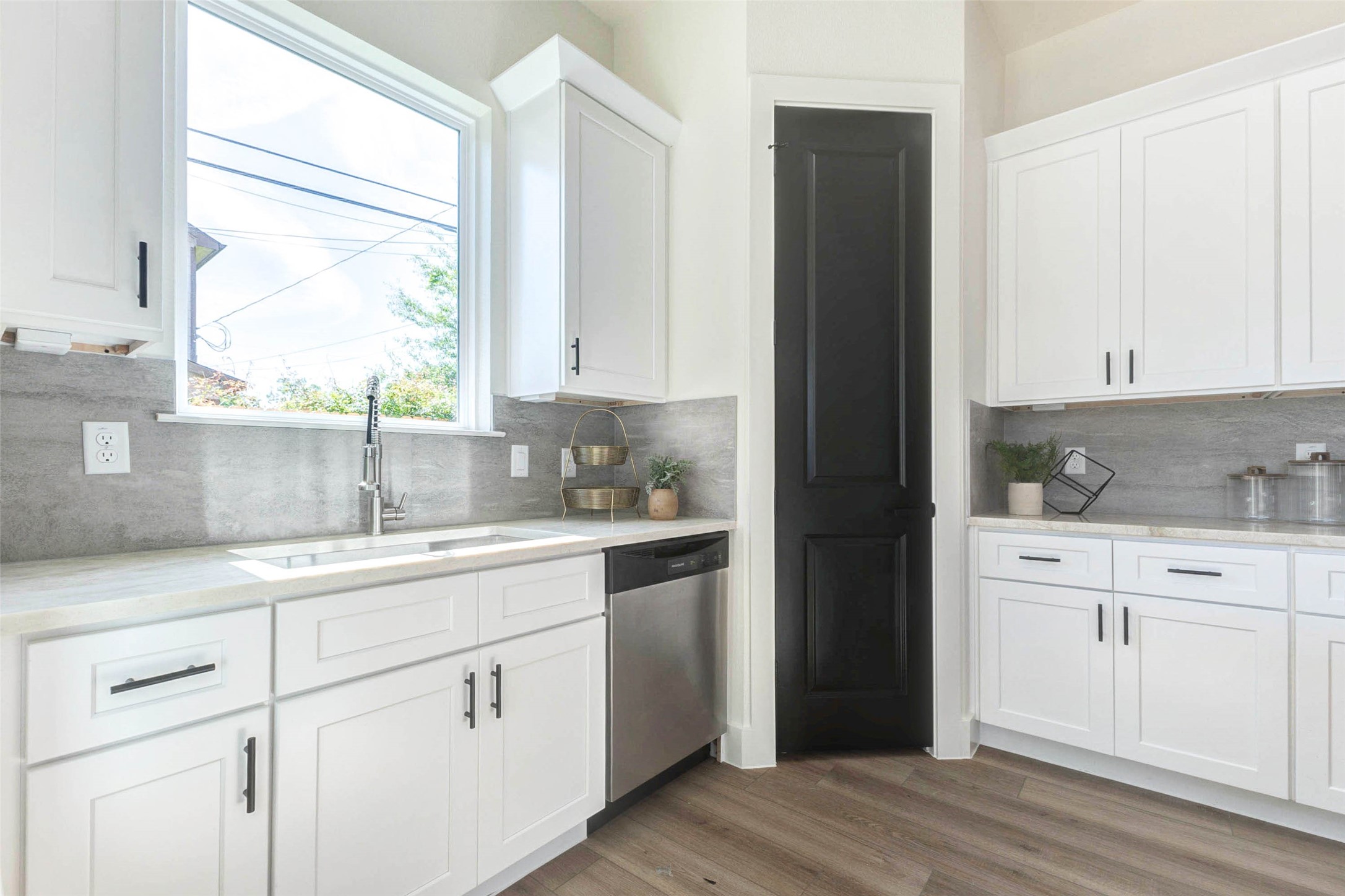 7115 England Ab A B Property Photo 5