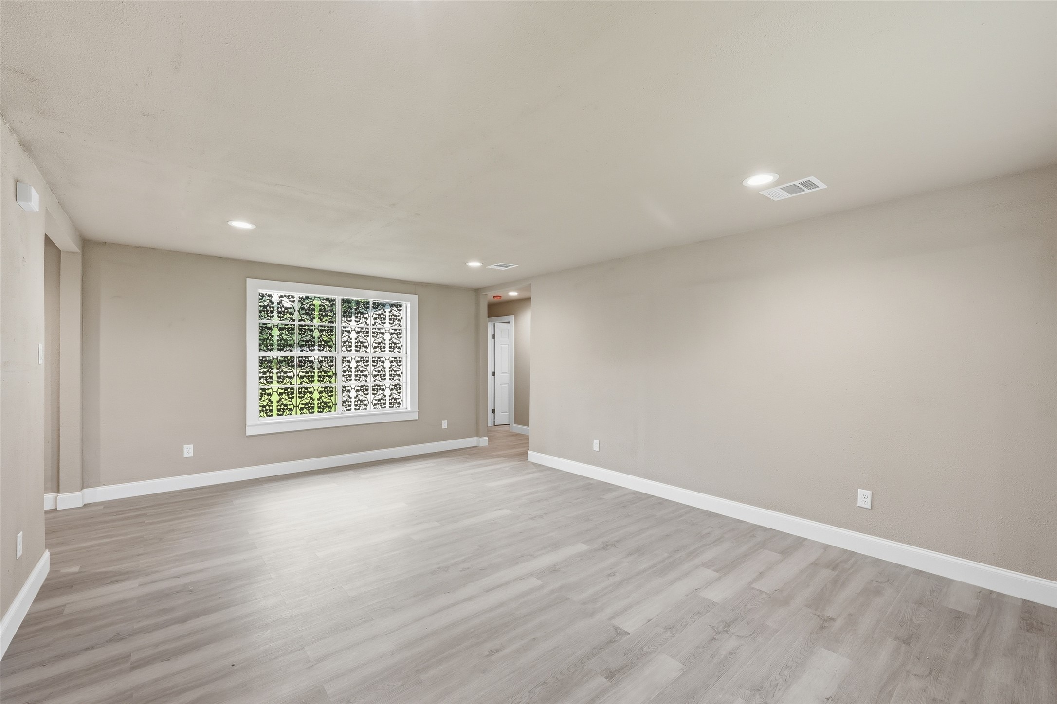 3930 Hartel Street Property Photo 4