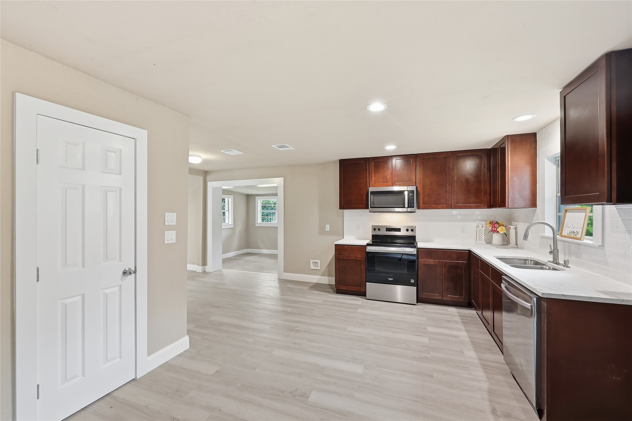3930 Hartel Street Property Photo 6