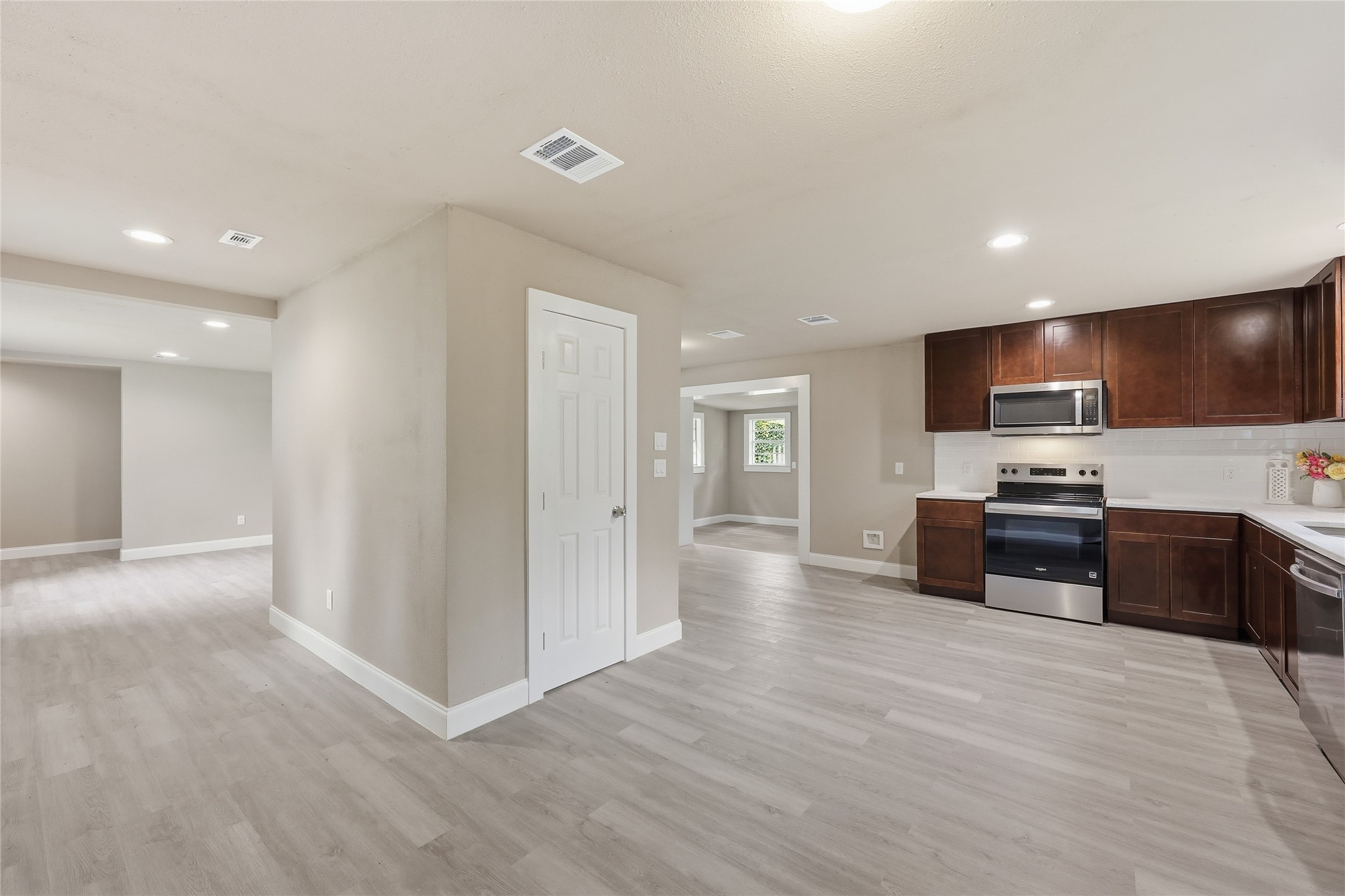 3930 Hartel Street Property Photo 7