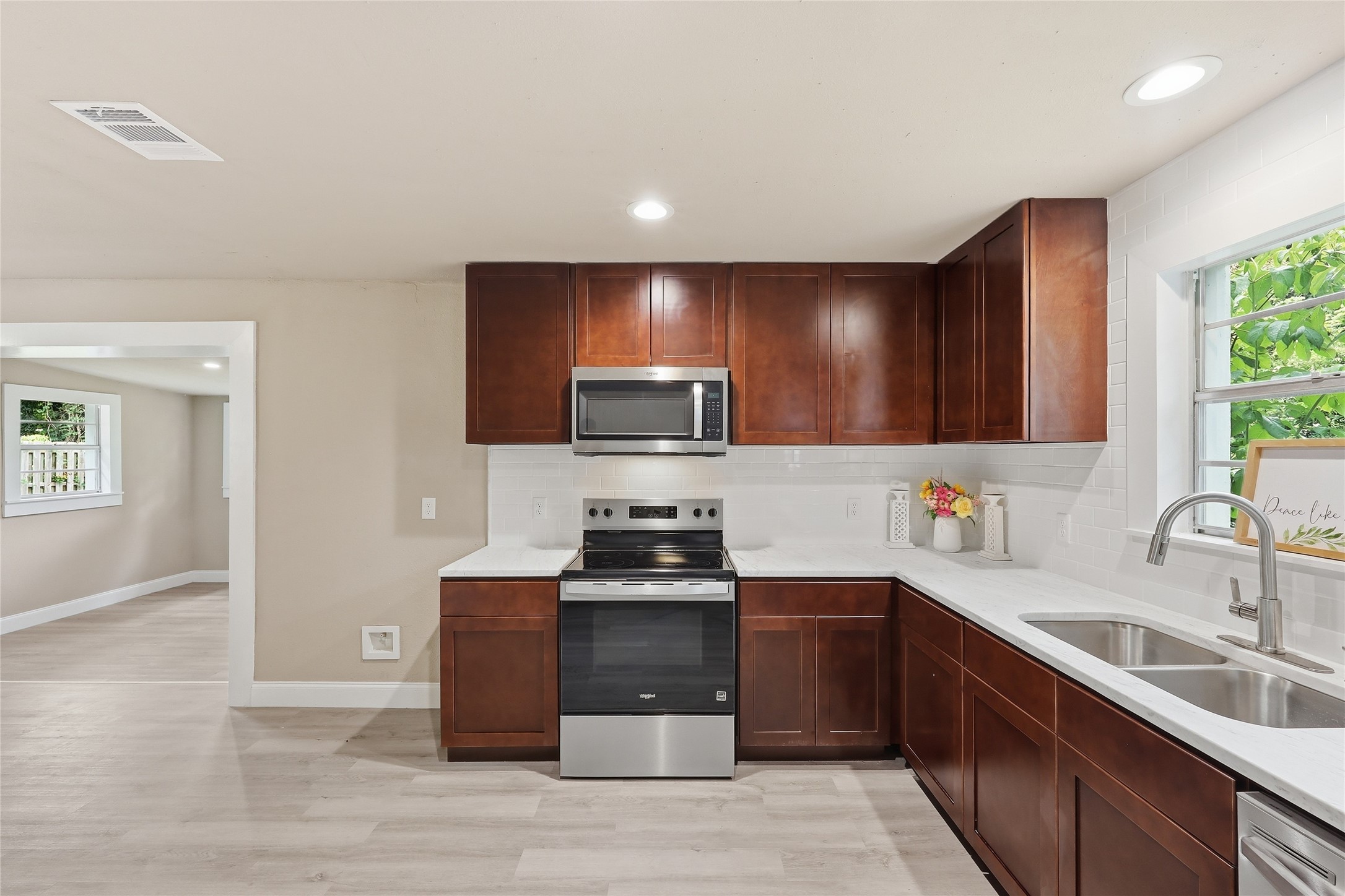 3930 Hartel Street Property Photo 8