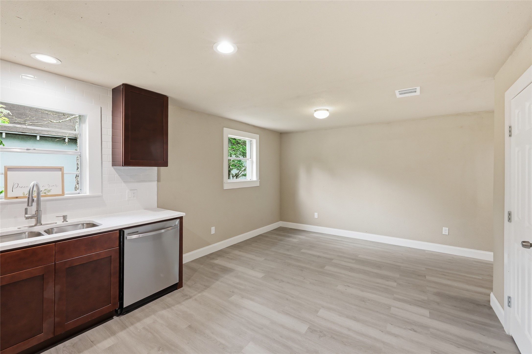 3930 Hartel Street Property Photo 10