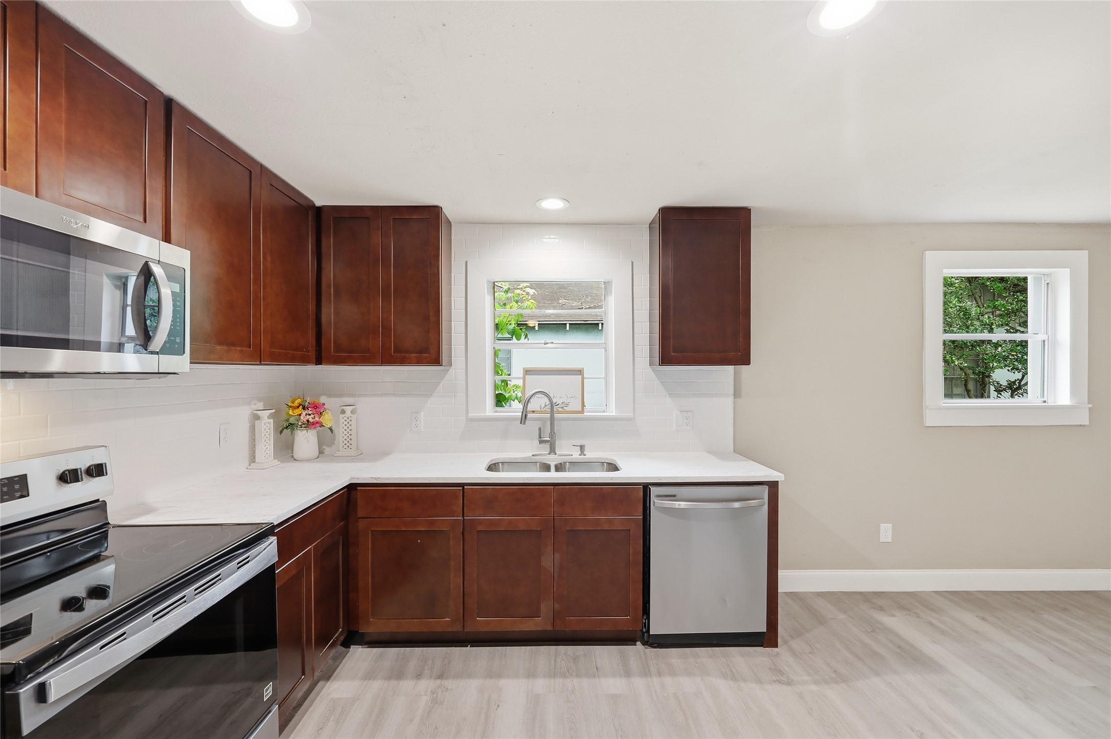 3930 Hartel Street Property Photo 12