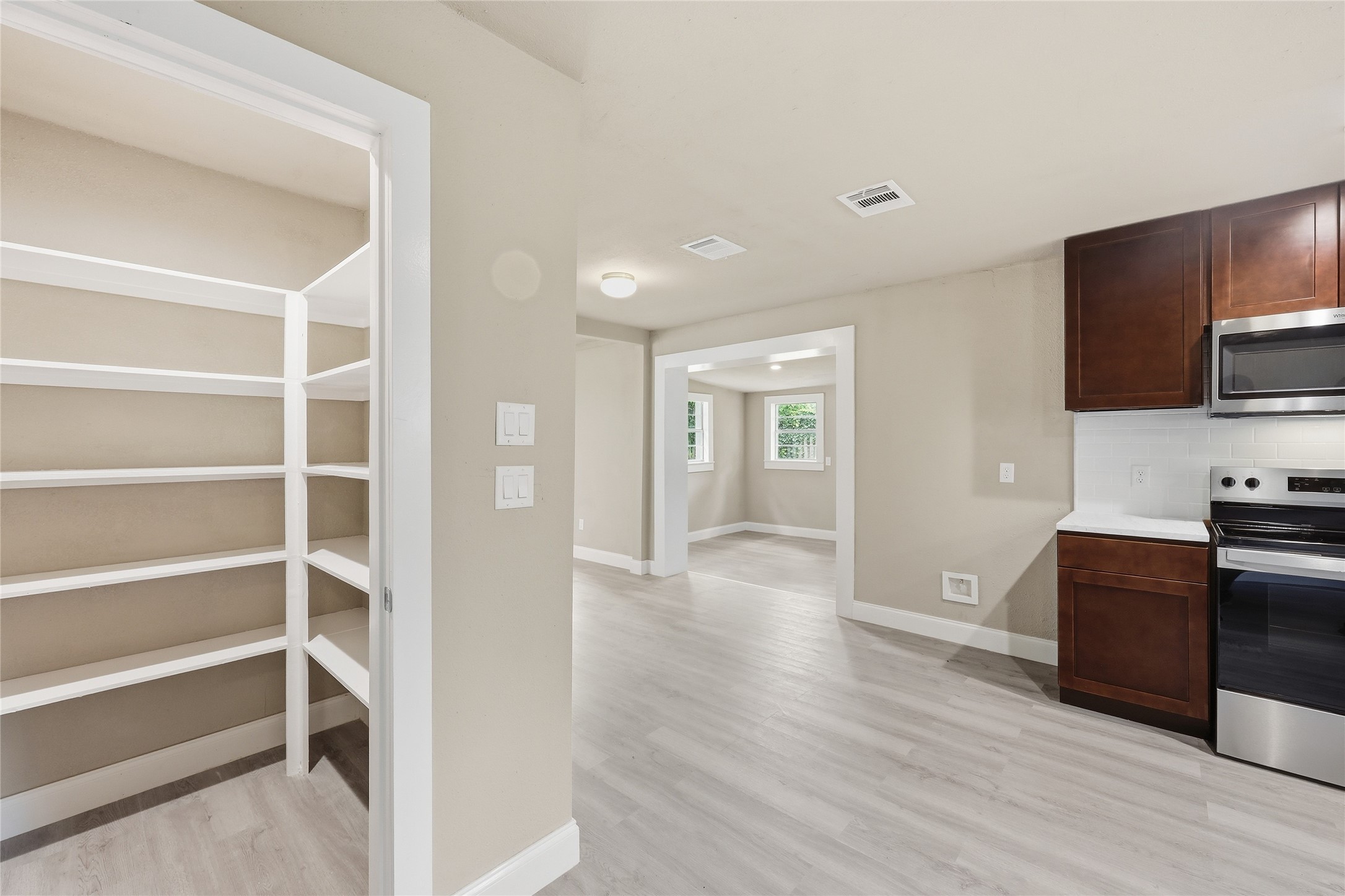 3930 Hartel Street Property Photo 13