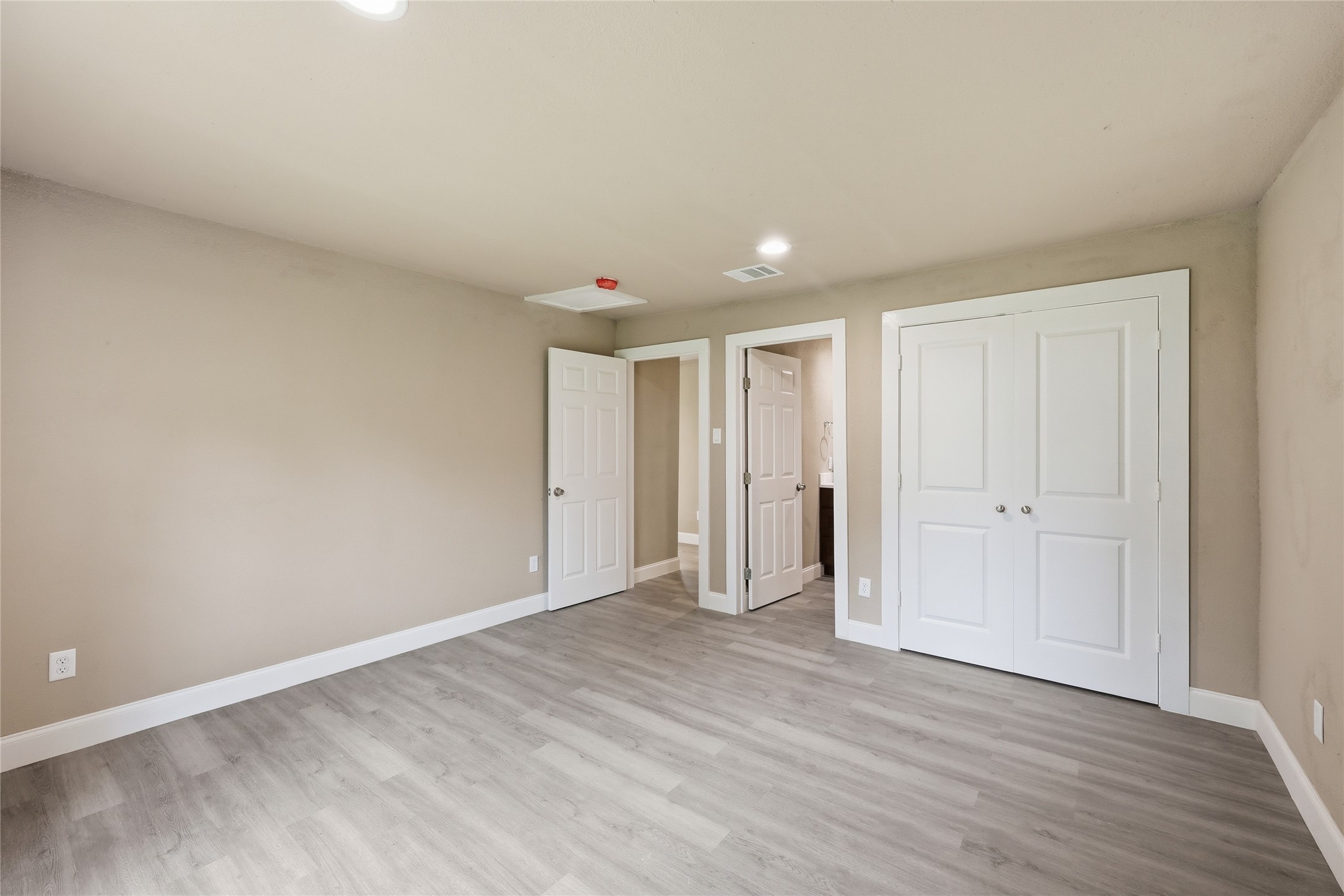 3930 Hartel Street Property Photo 17