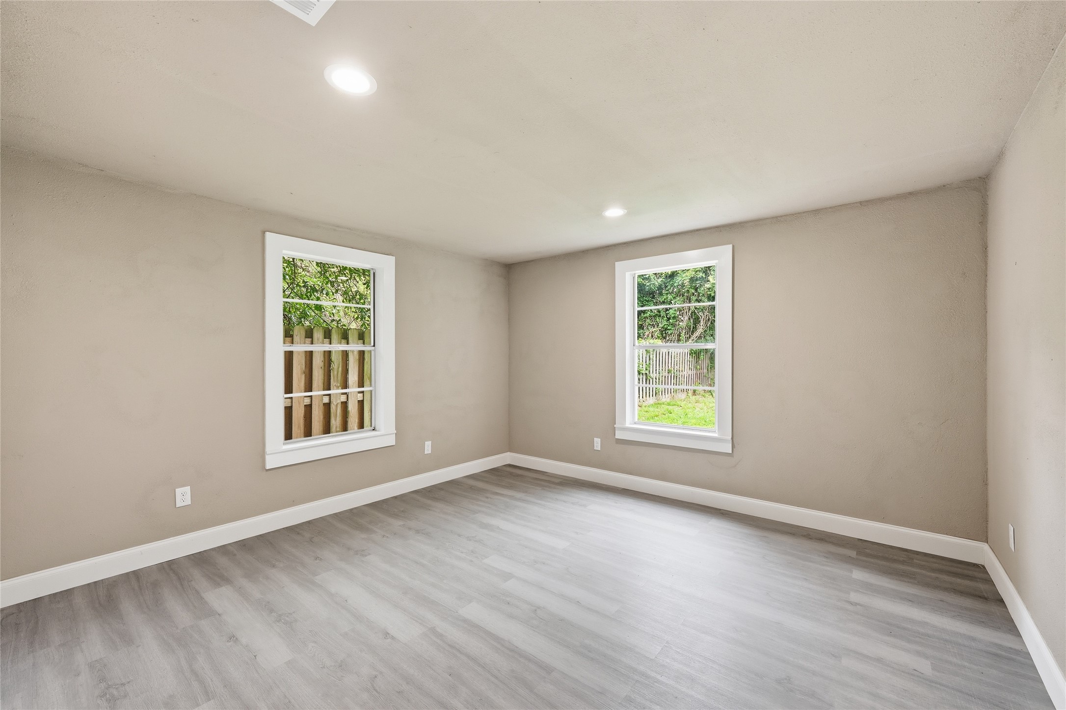 3930 Hartel Street Property Photo 18