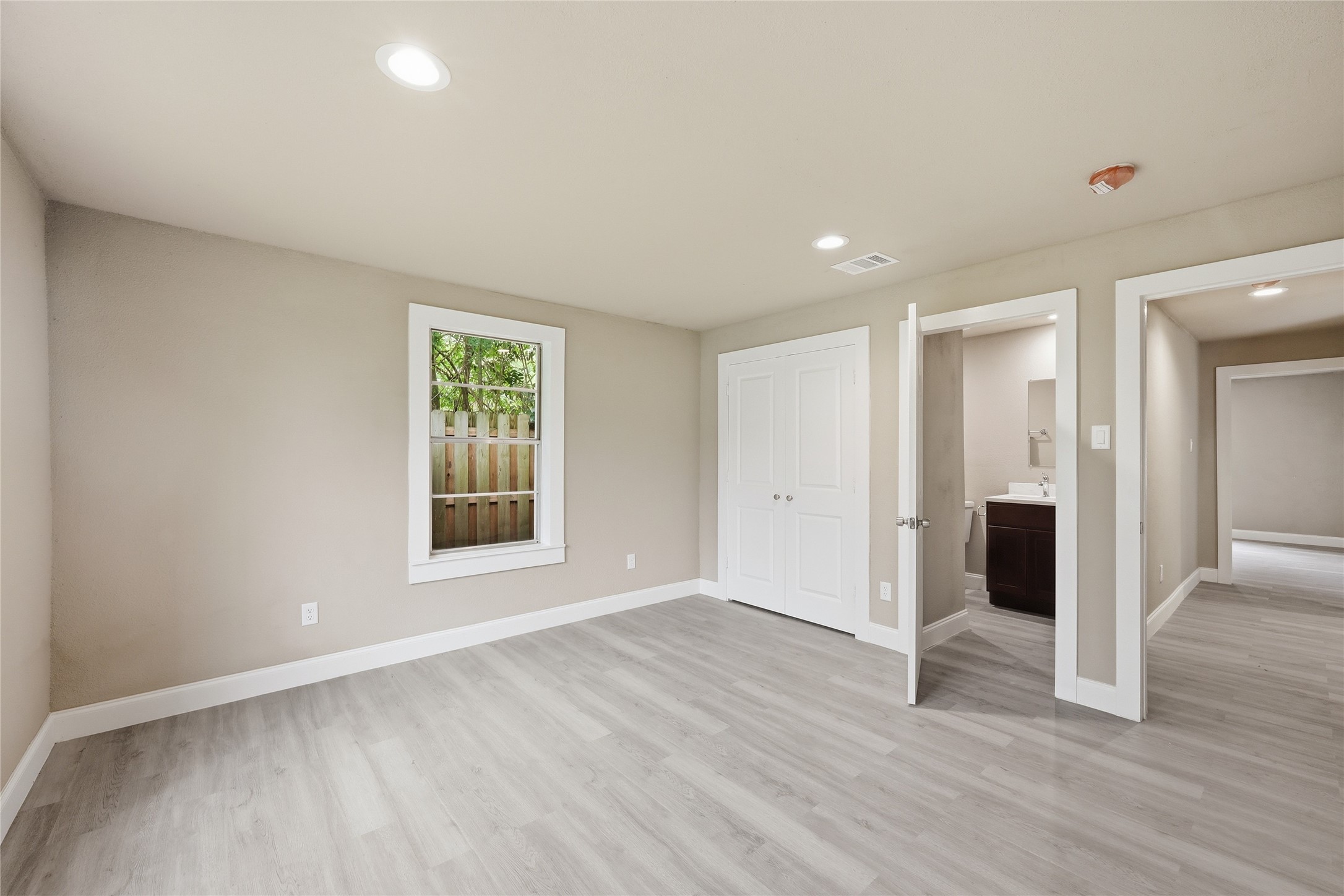 3930 Hartel Street Property Photo 20
