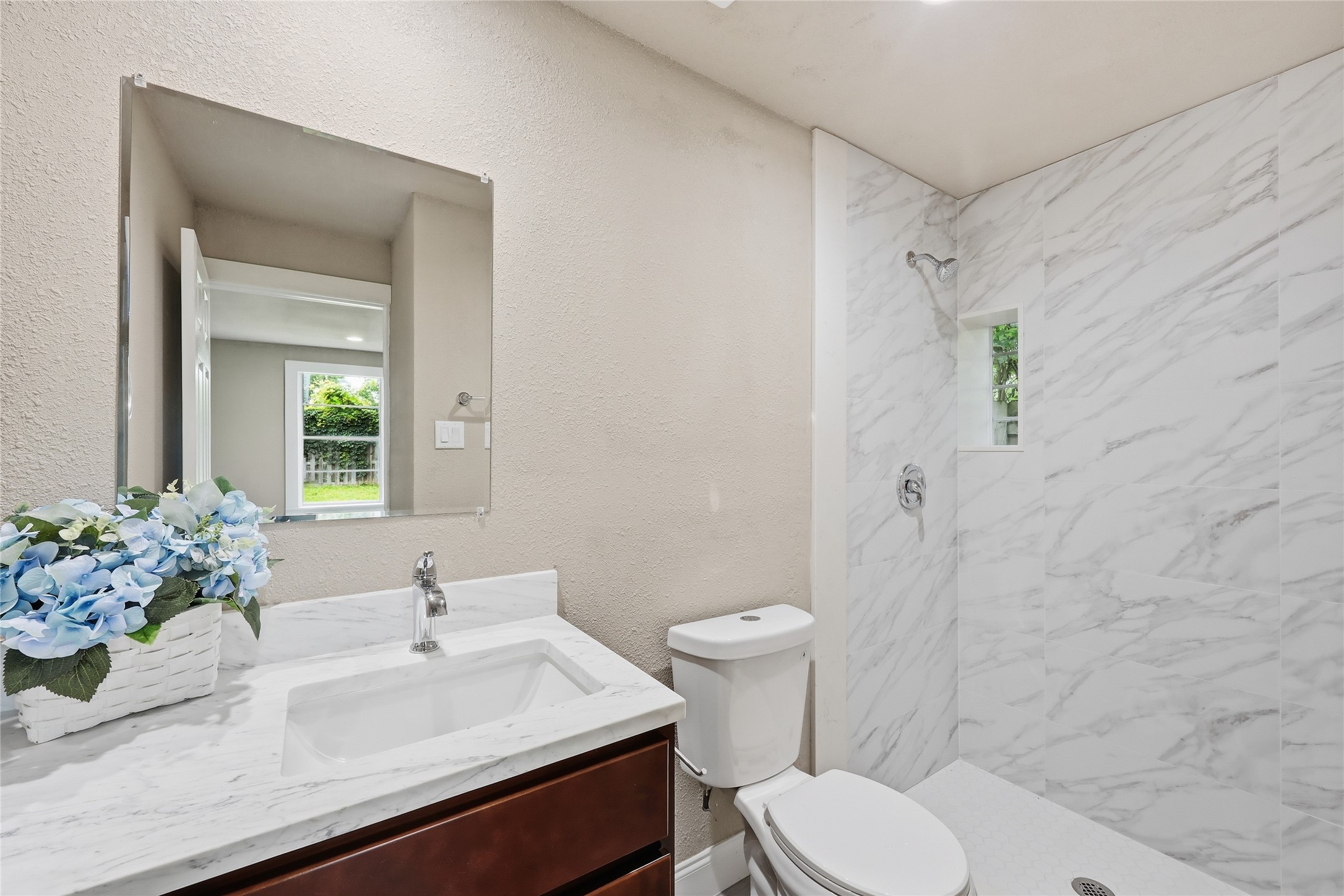 3930 Hartel Street Property Photo 22