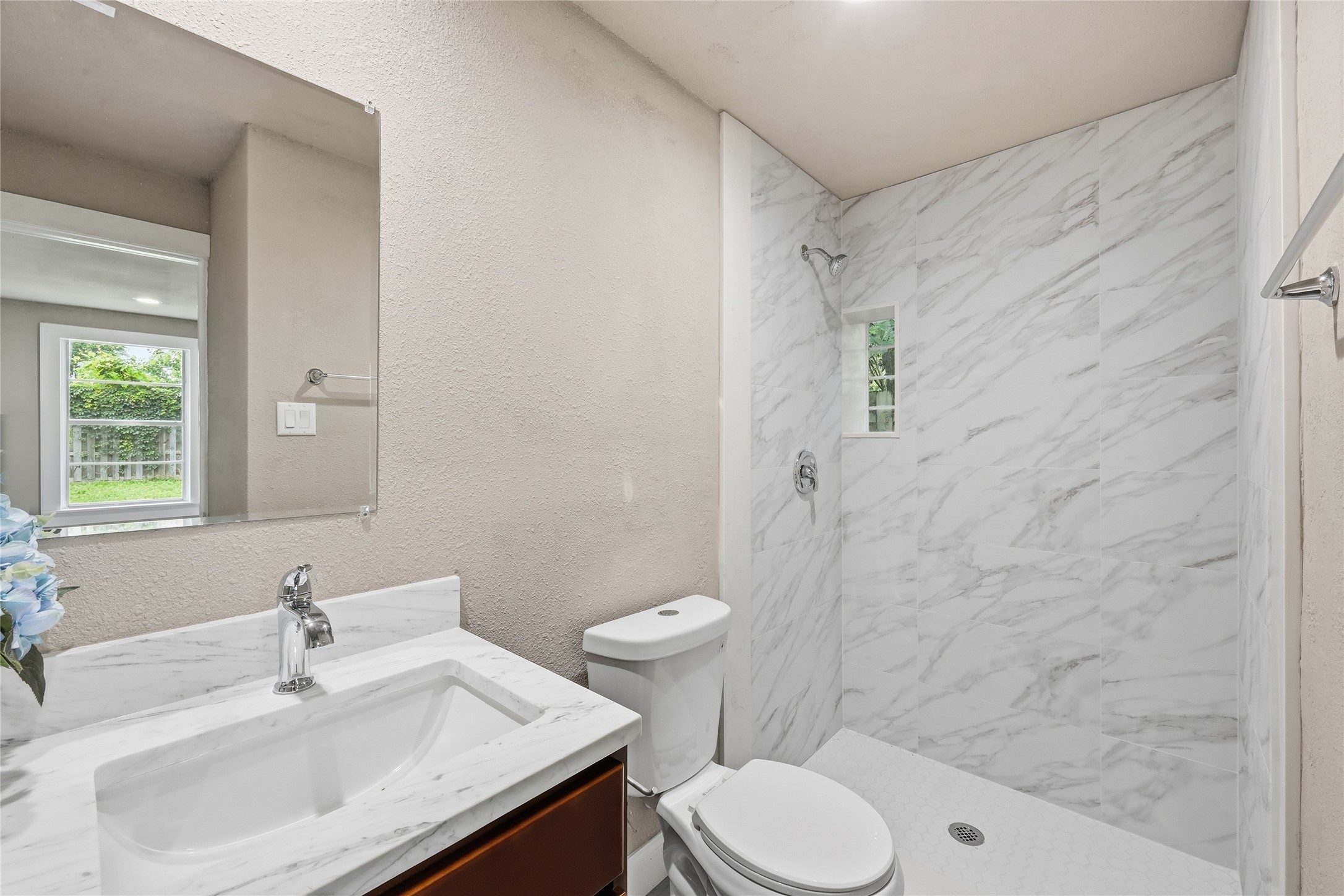 3930 Hartel Street Property Photo 23