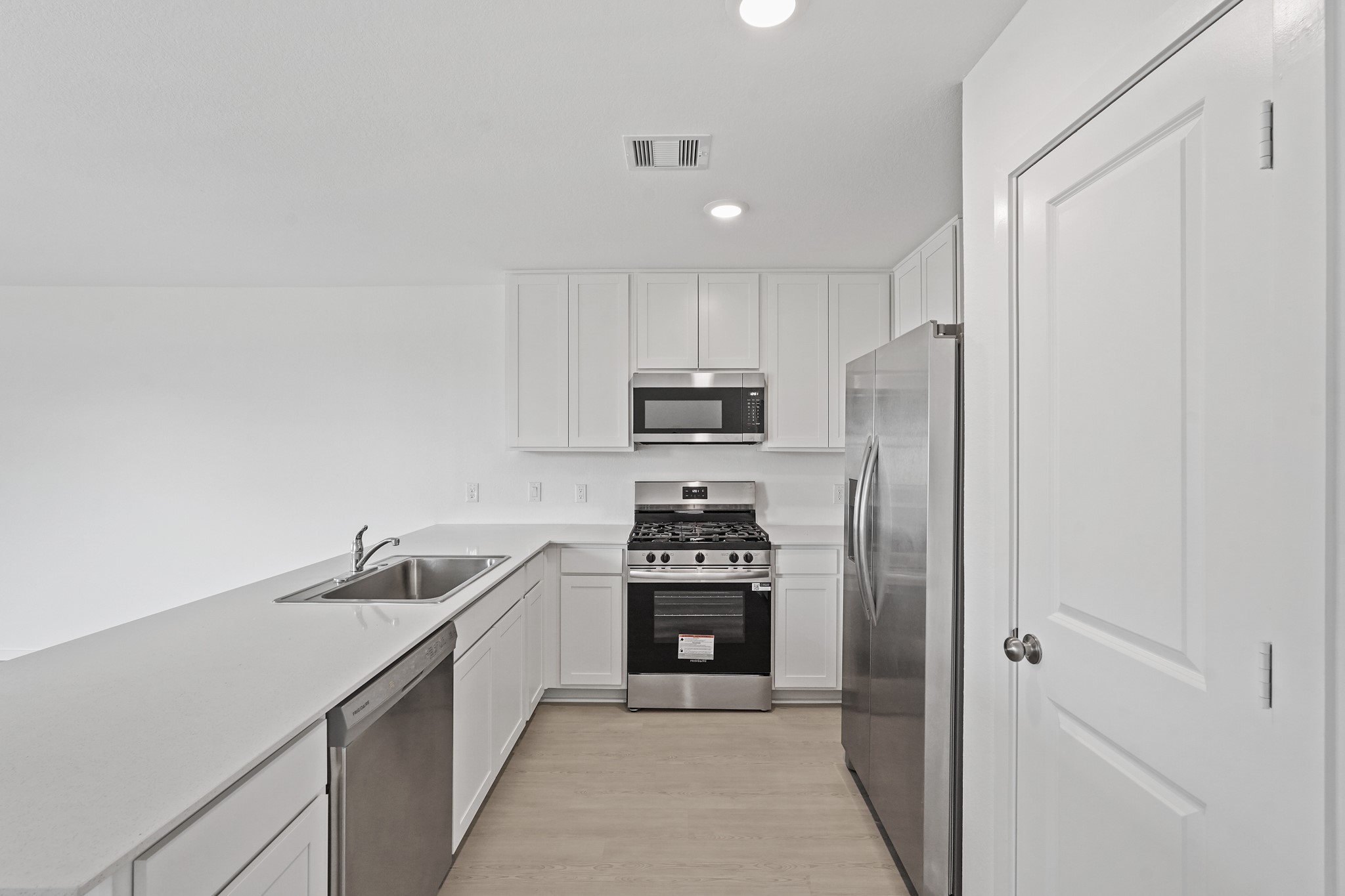 26931 Feather Reed Drive Property Photo 4