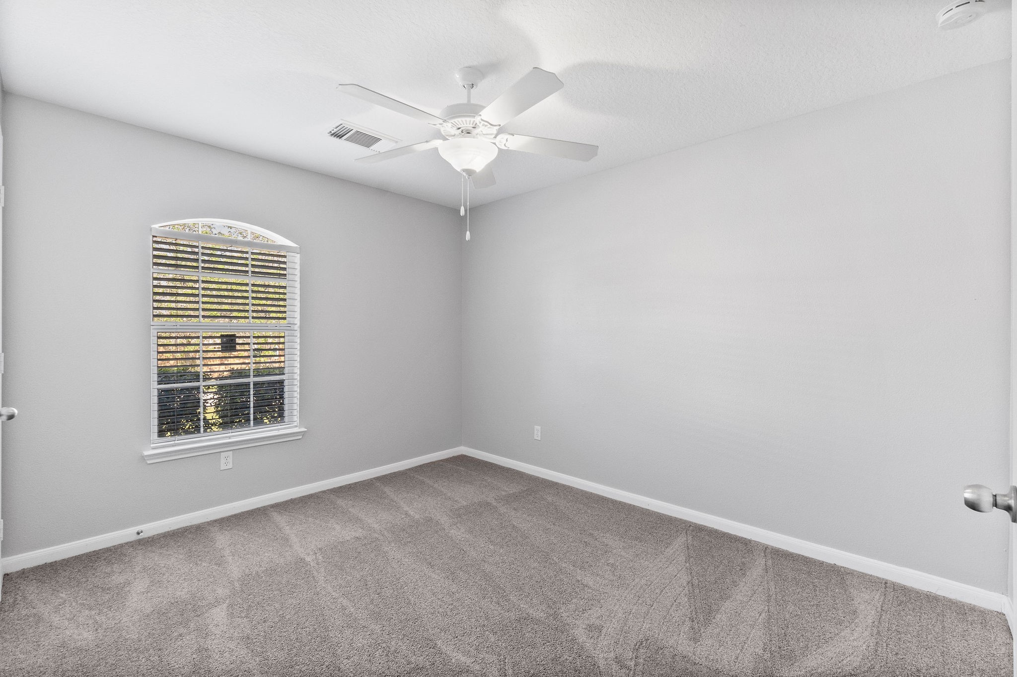 12546 Ridgecrest Drive Property Photo 5