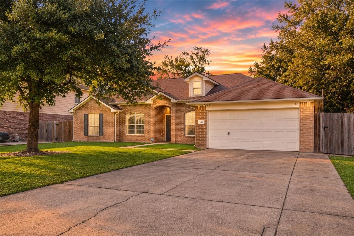 6610 Woodland Oaks Property Photo 1