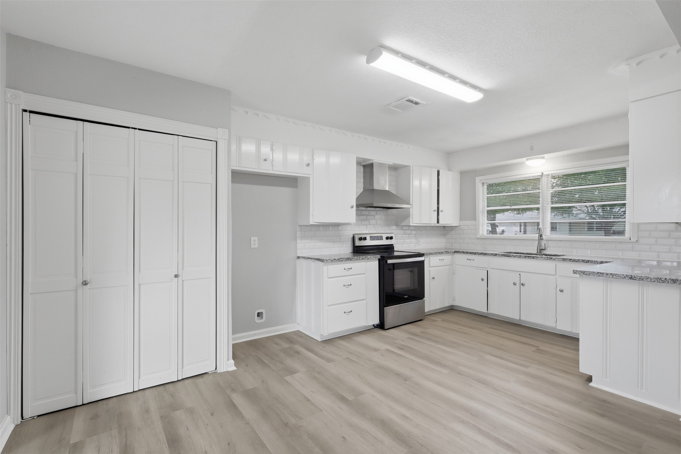 102 Tanglewood Street Property Photo 6