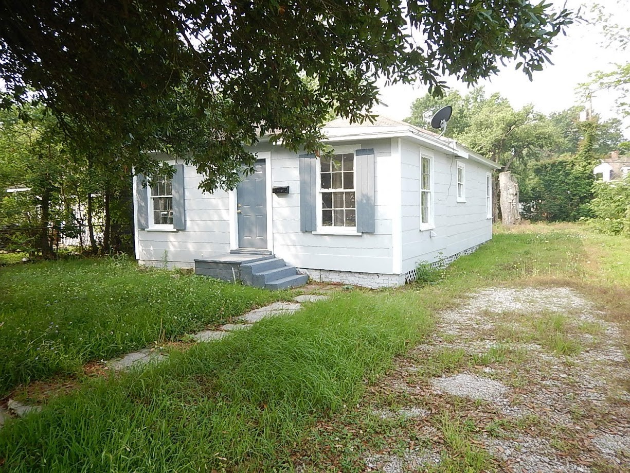 1105 18th Street Property Photo 1