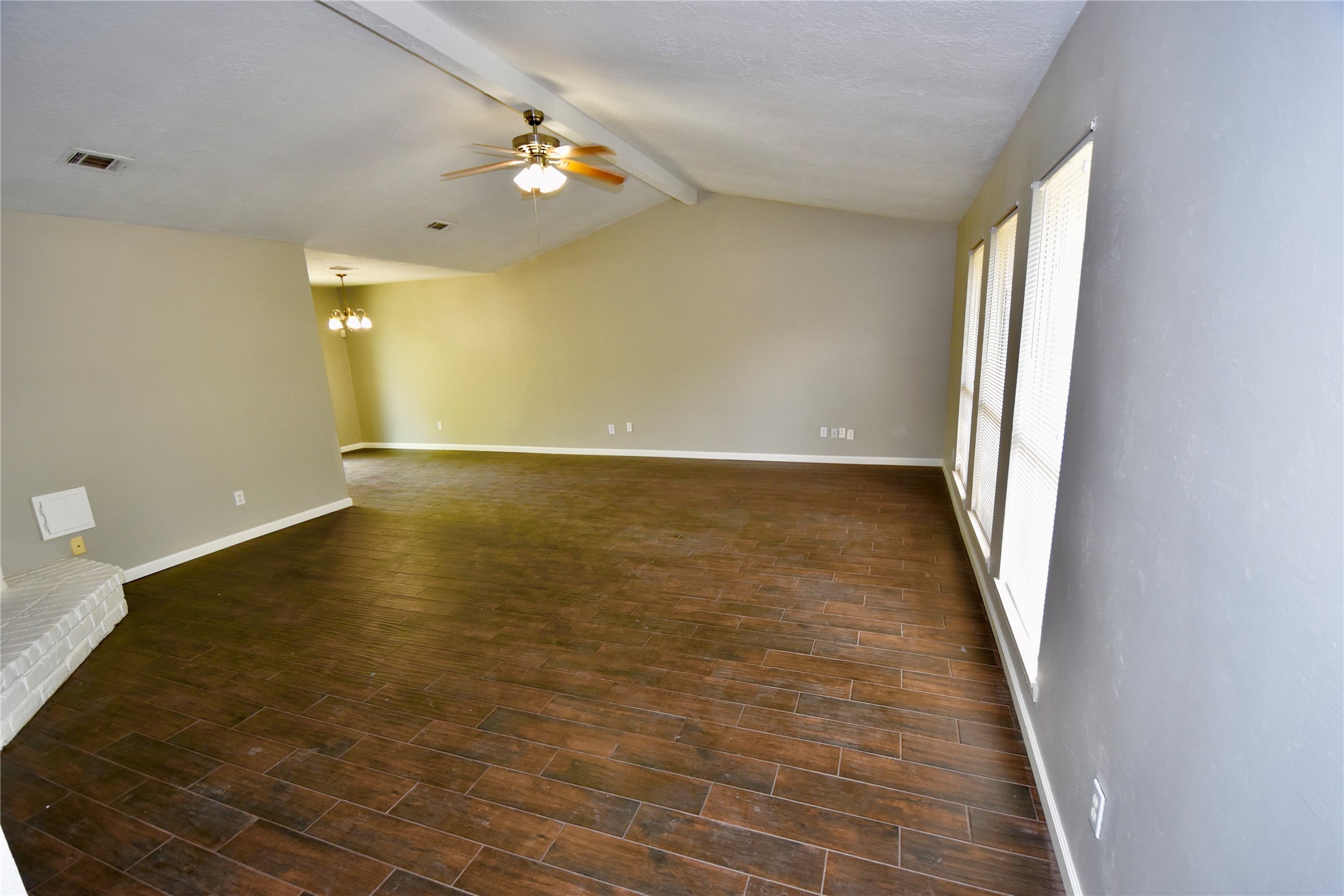 910 Golden West Drive Property Photo 3
