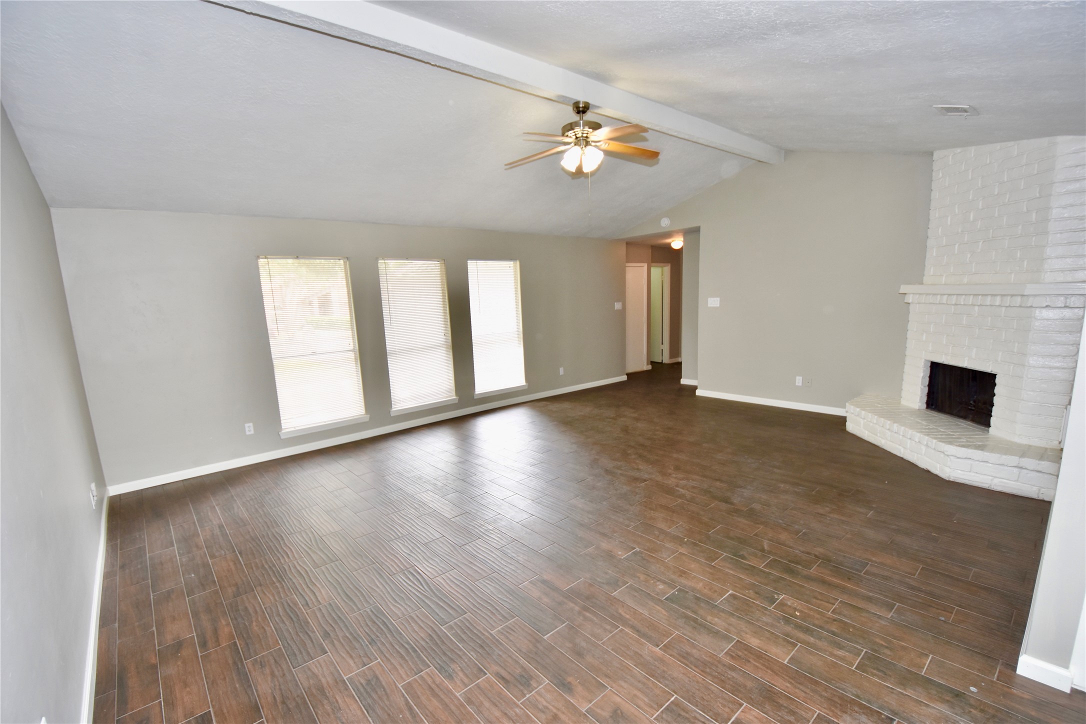 910 Golden West Drive Property Photo 4