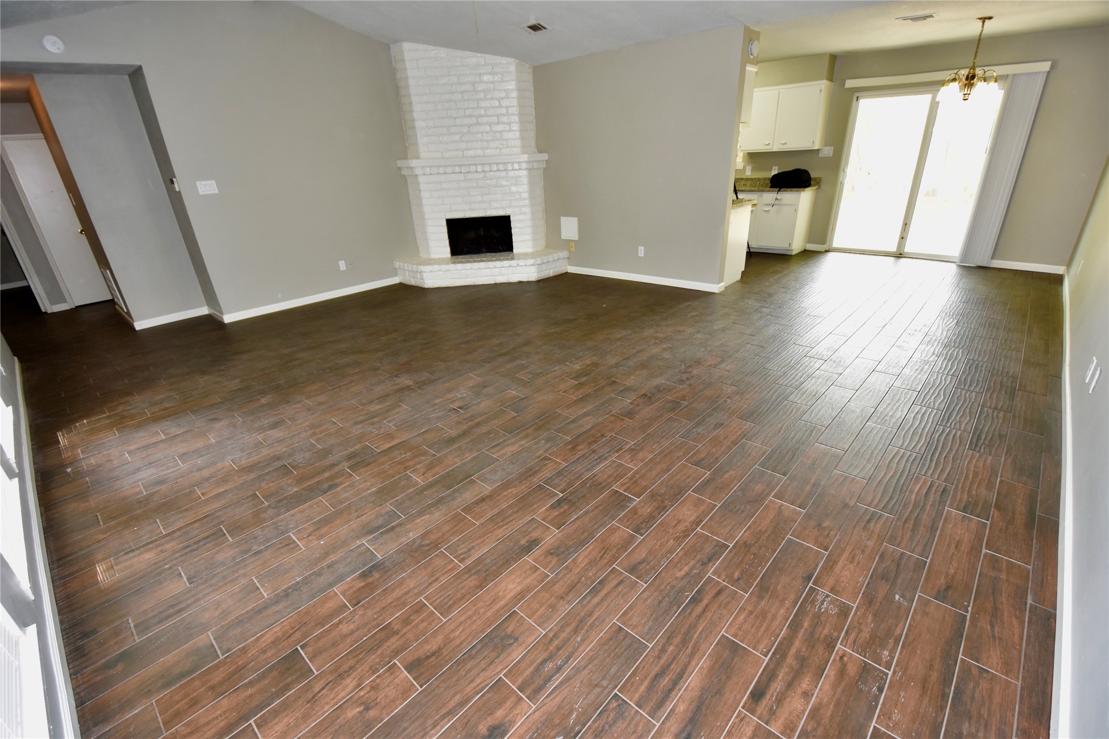 910 Golden West Drive Property Photo 5