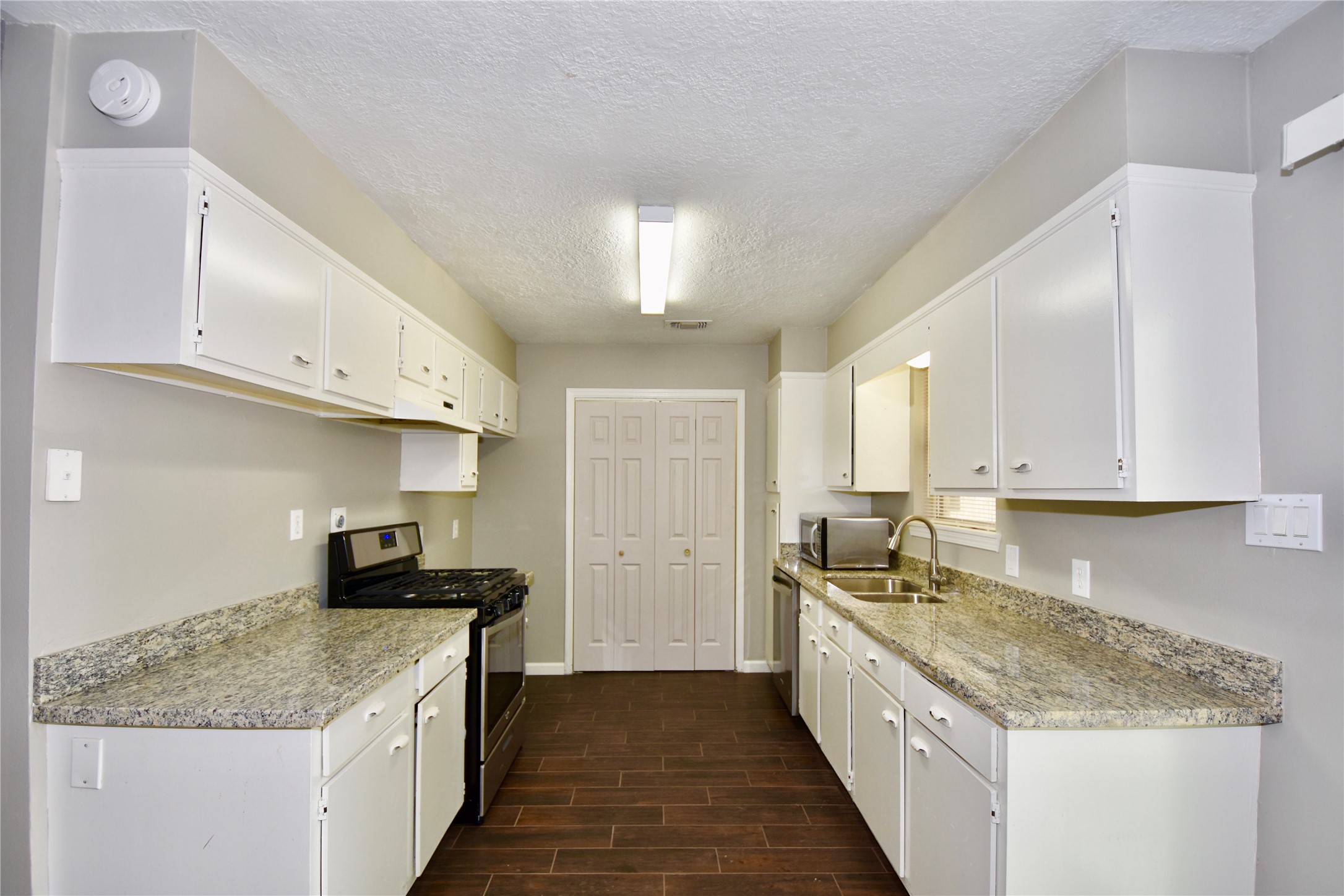 910 Golden West Drive Property Photo 7