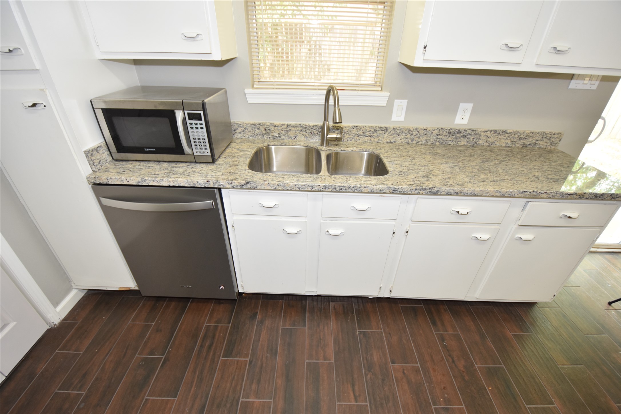 910 Golden West Drive Property Photo 10