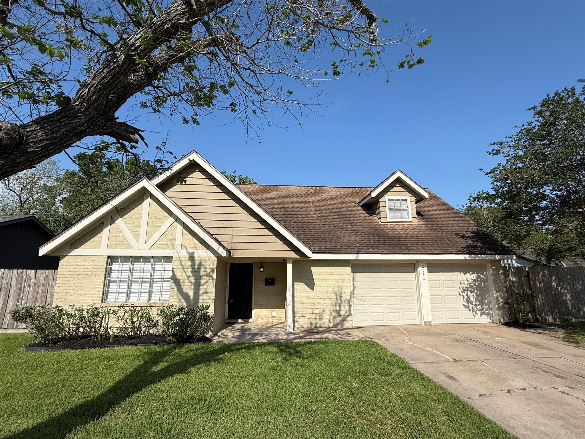 2114 Cedar Street Property Photo