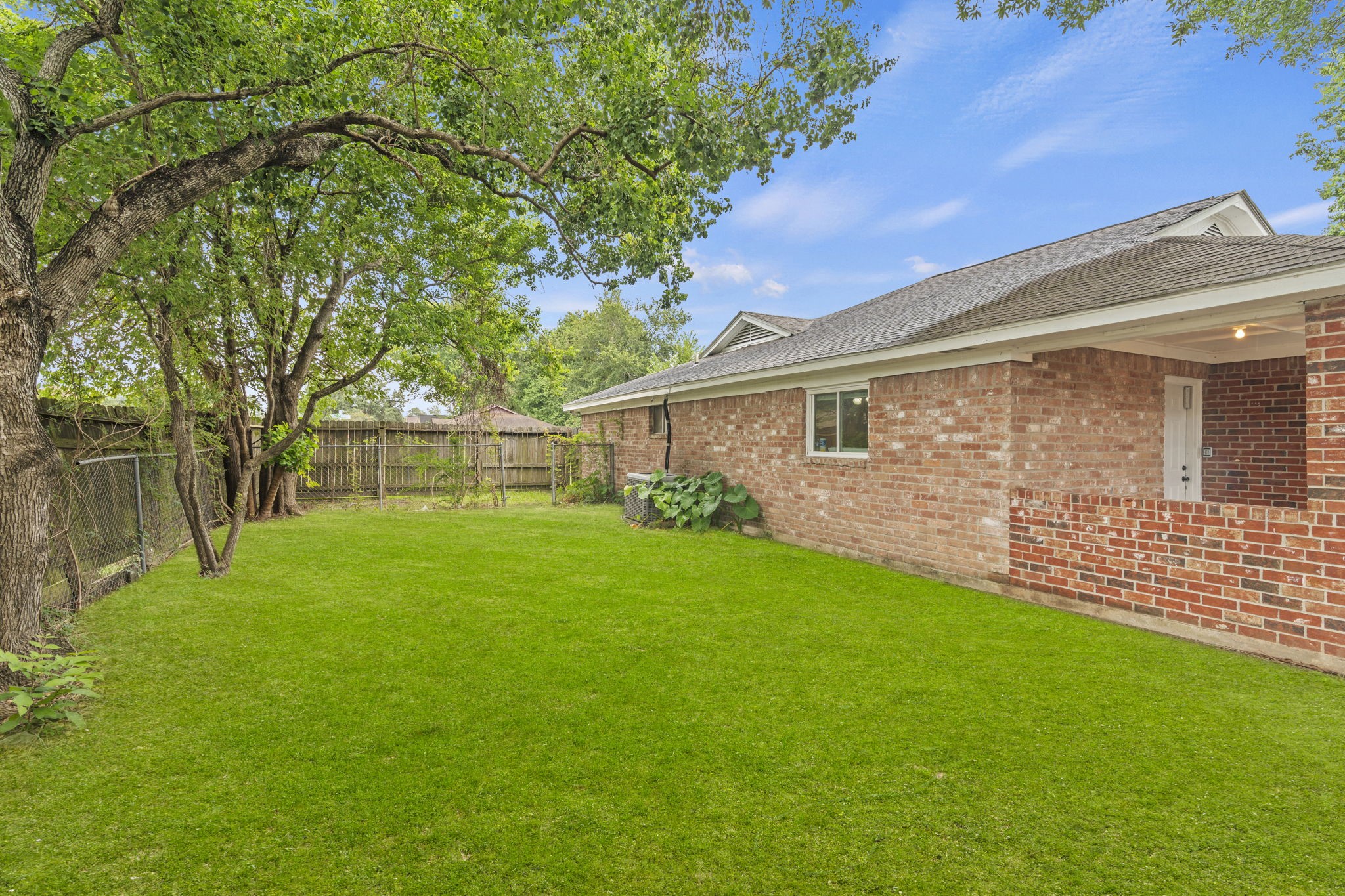 10102 Valley Breeze Drive Property Photo 28