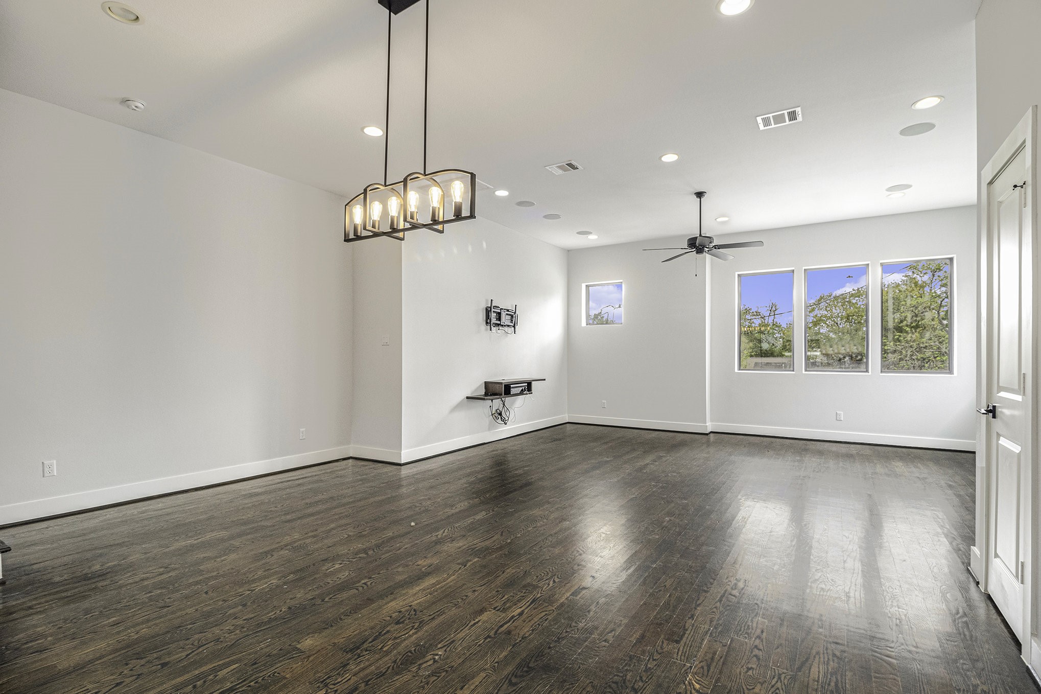 503 E 34th Street Property Photo 6