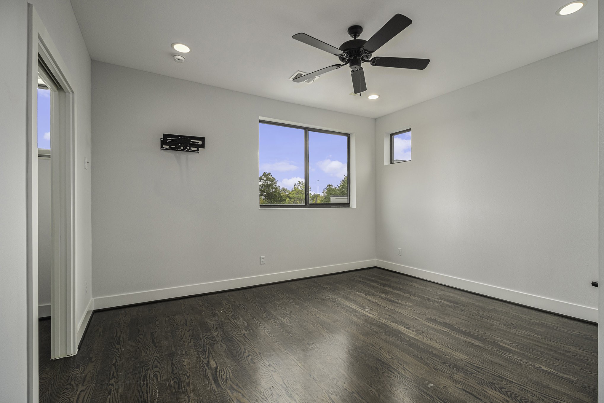 503 E 34th Street Property Photo 13